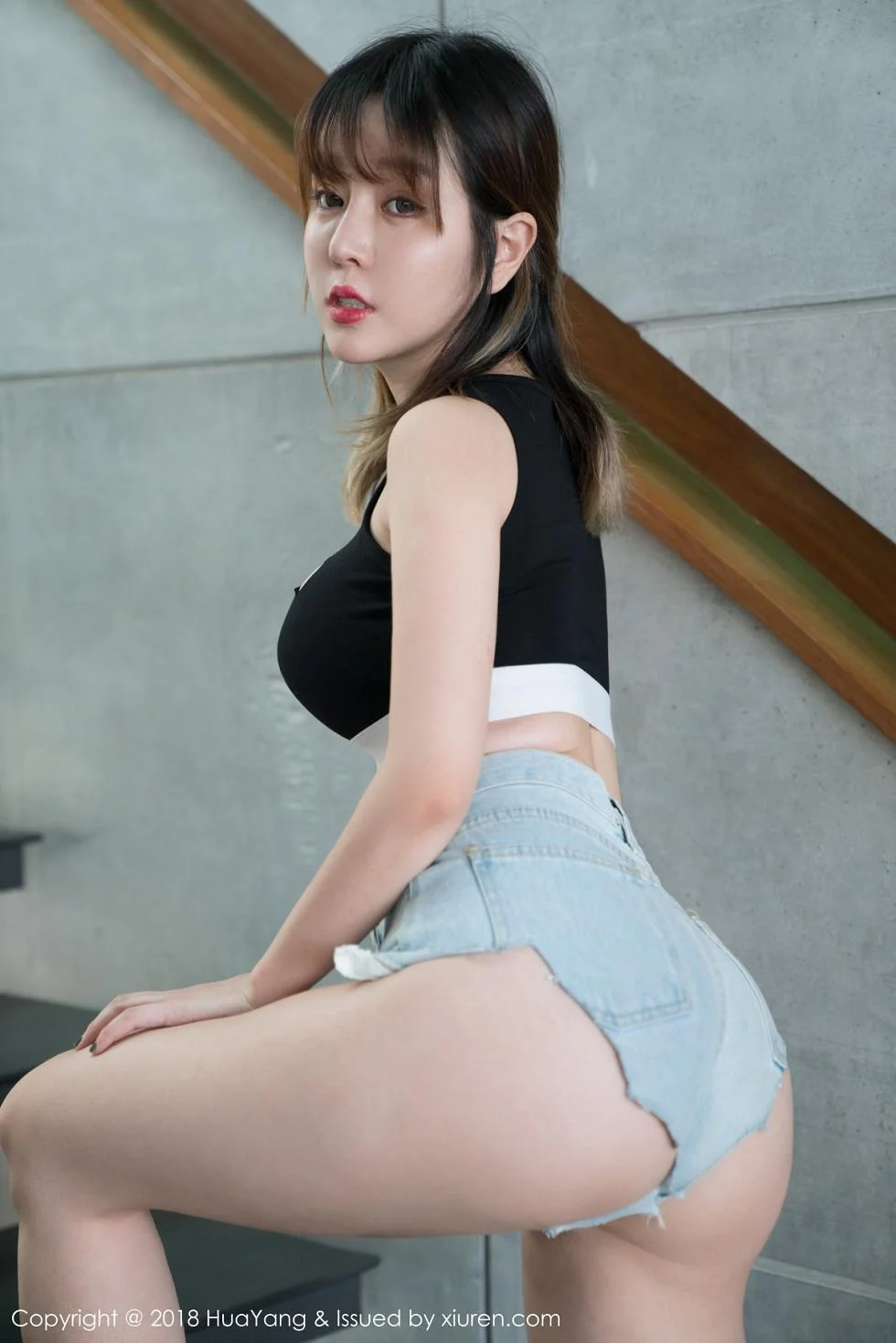 王雨纯普吉岛外拍撩衣露豪乳胶带遮点极致绝美写真 第 49 张
