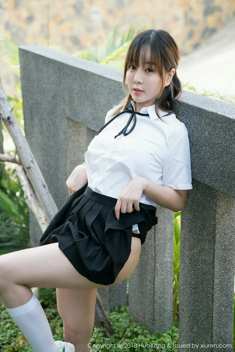 黄乐然调教王语纯性感黑短裙配肉丝裤袜撩人绝美写真 第 68 张
