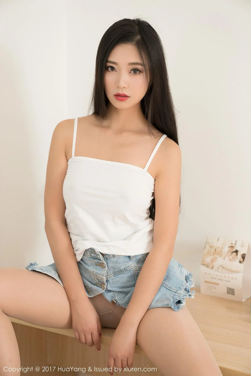 丽质美女宋-KiKi紫色吊带睡裙加无内肉丝裤袜撩人绝美写真 第 20 张