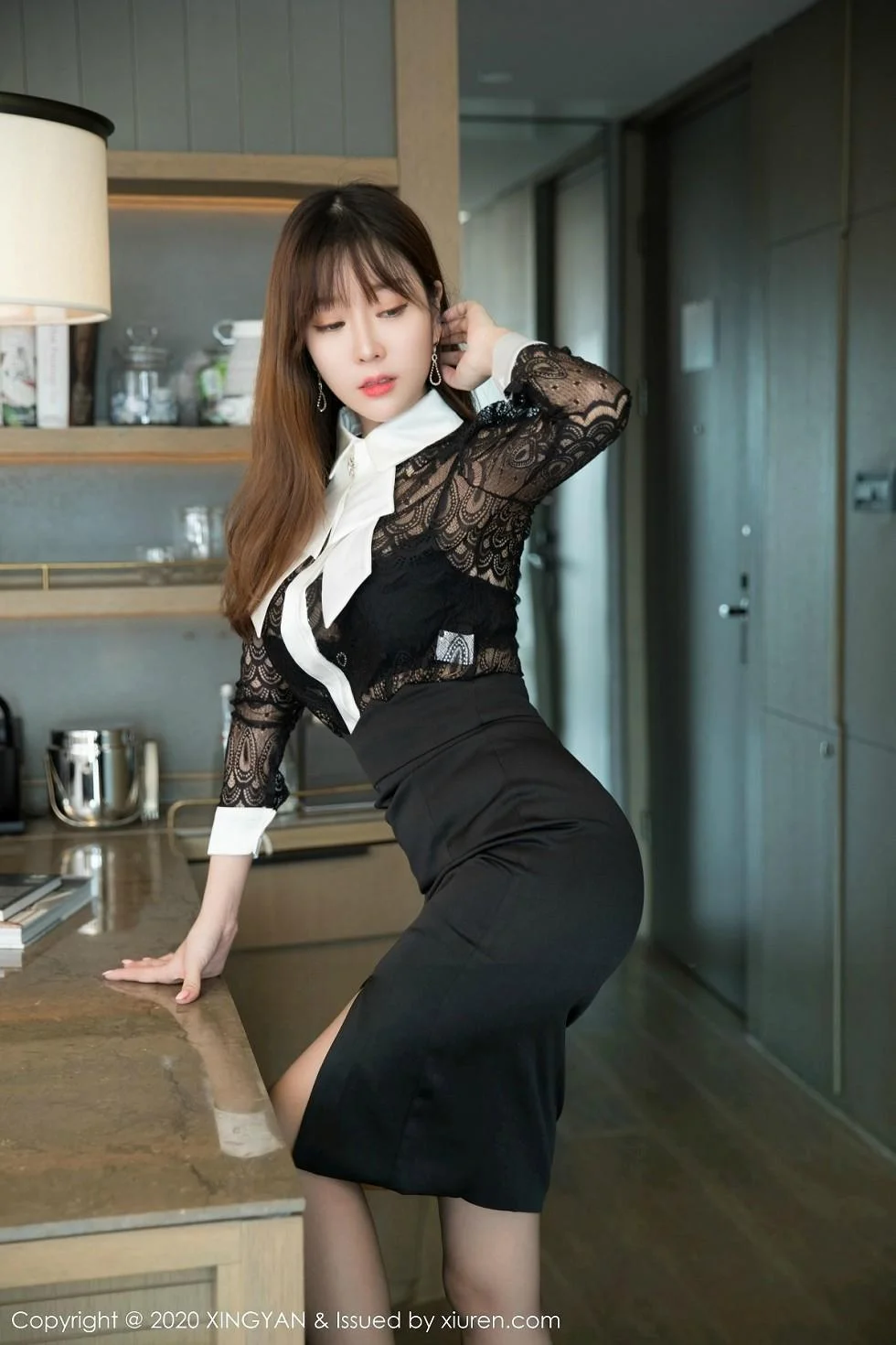 王雨纯私房黑色职业装半脱露透视内裤秀翘臀绝美写真 第 24 张