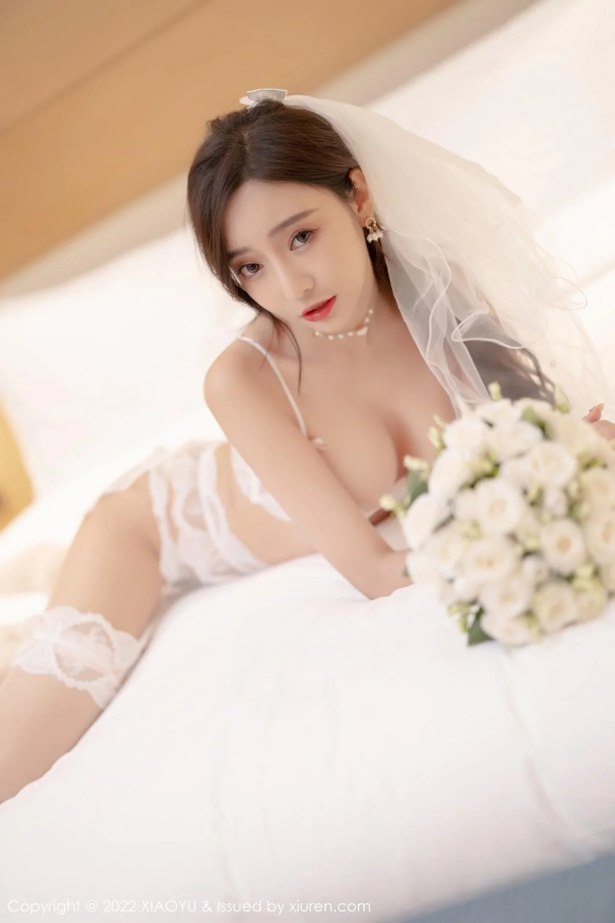 王馨瑶yanni惠州旅拍脱白婚纱礼裙露白色蕾丝内衣绝美写真 第 14 张