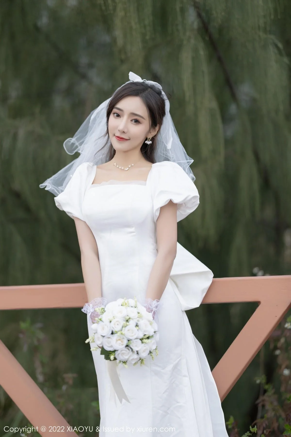 王馨瑶yanni惠州旅拍脱白婚纱礼裙露白色蕾丝内衣绝美写真 第 93 张