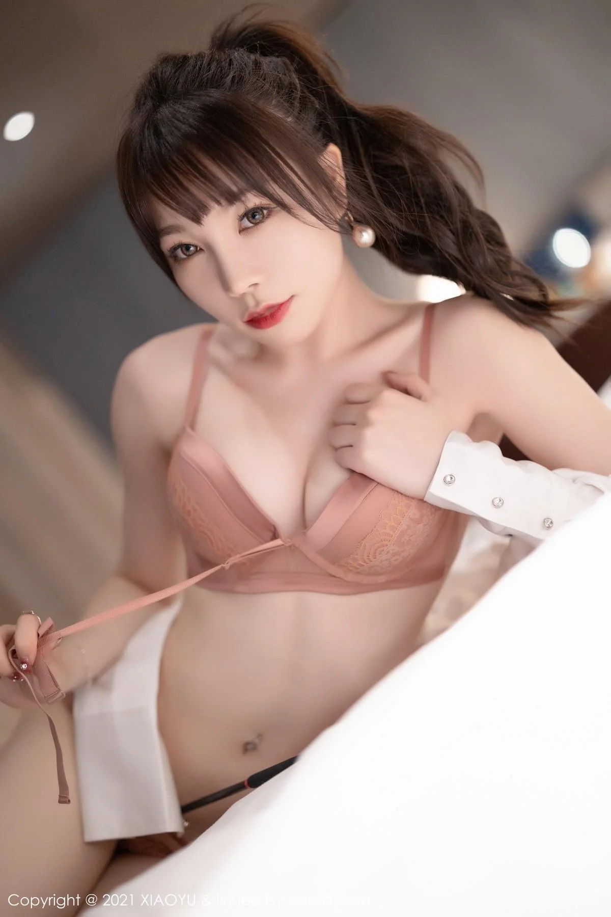 芝芝Booty教师角色主题性感白T配超薄黑丝裤袜绝美写真 第 124 张