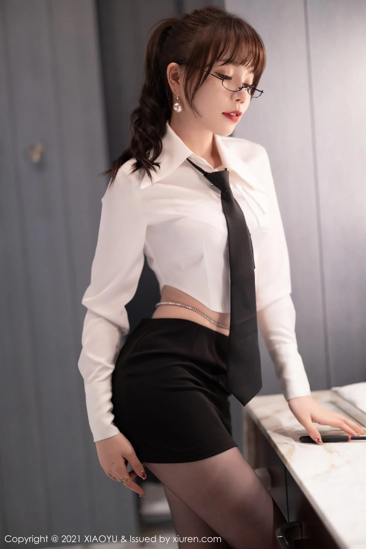 芝芝Booty教师角色主题性感白T配超薄黑丝裤袜绝美写真 第 172 张