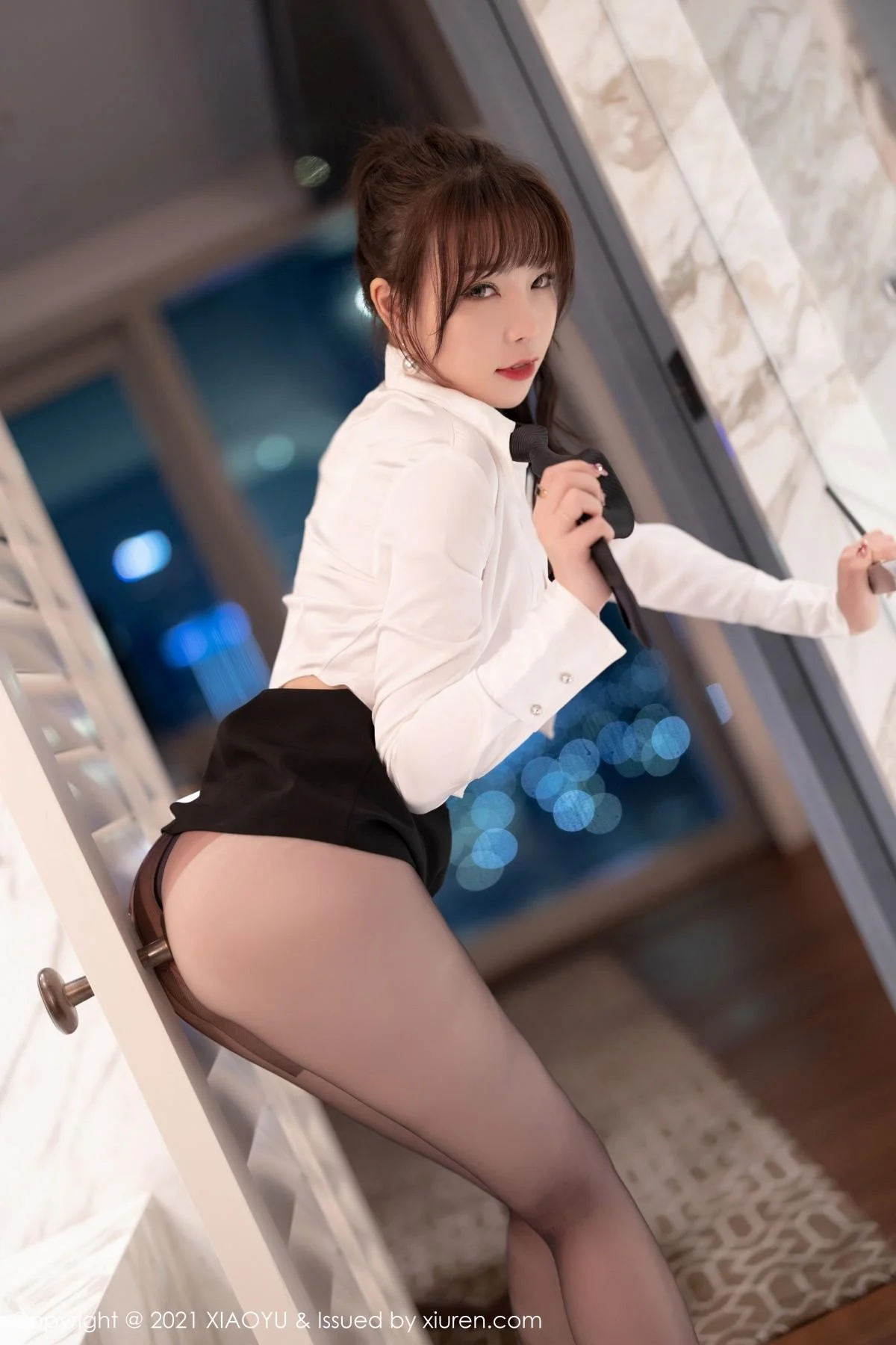 芝芝Booty教师角色主题性感白T配超薄黑丝裤袜绝美写真 第 52 张