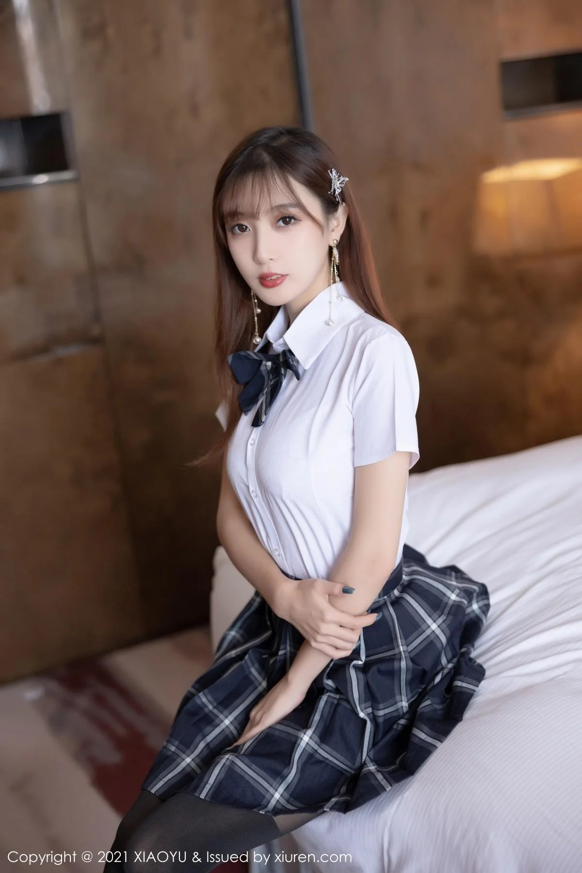 林星阑脱性感JK制服露白色蕾丝连体衣秀完美身材绝美写真 第 3 张