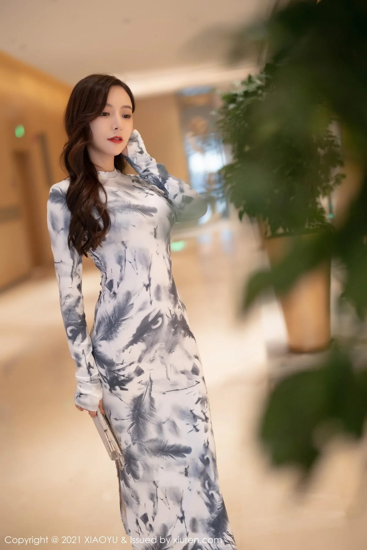 王馨瑶yanni优雅长裙半撩露性感内衣肉丝裤袜极致魅惑写真 第 14 张