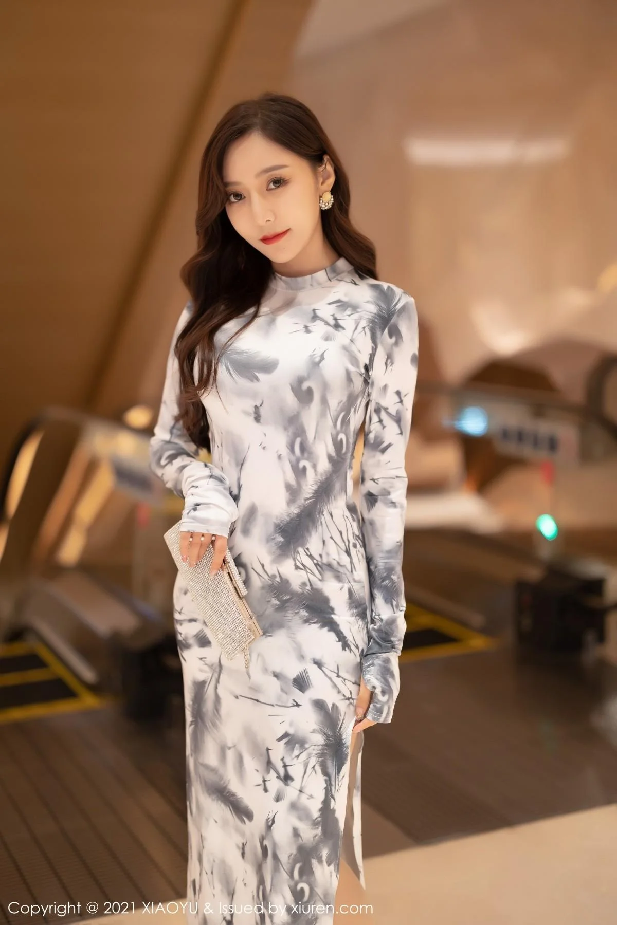 王馨瑶yanni优雅长裙半撩露性感内衣肉丝裤袜极致魅惑写真 第 18 张