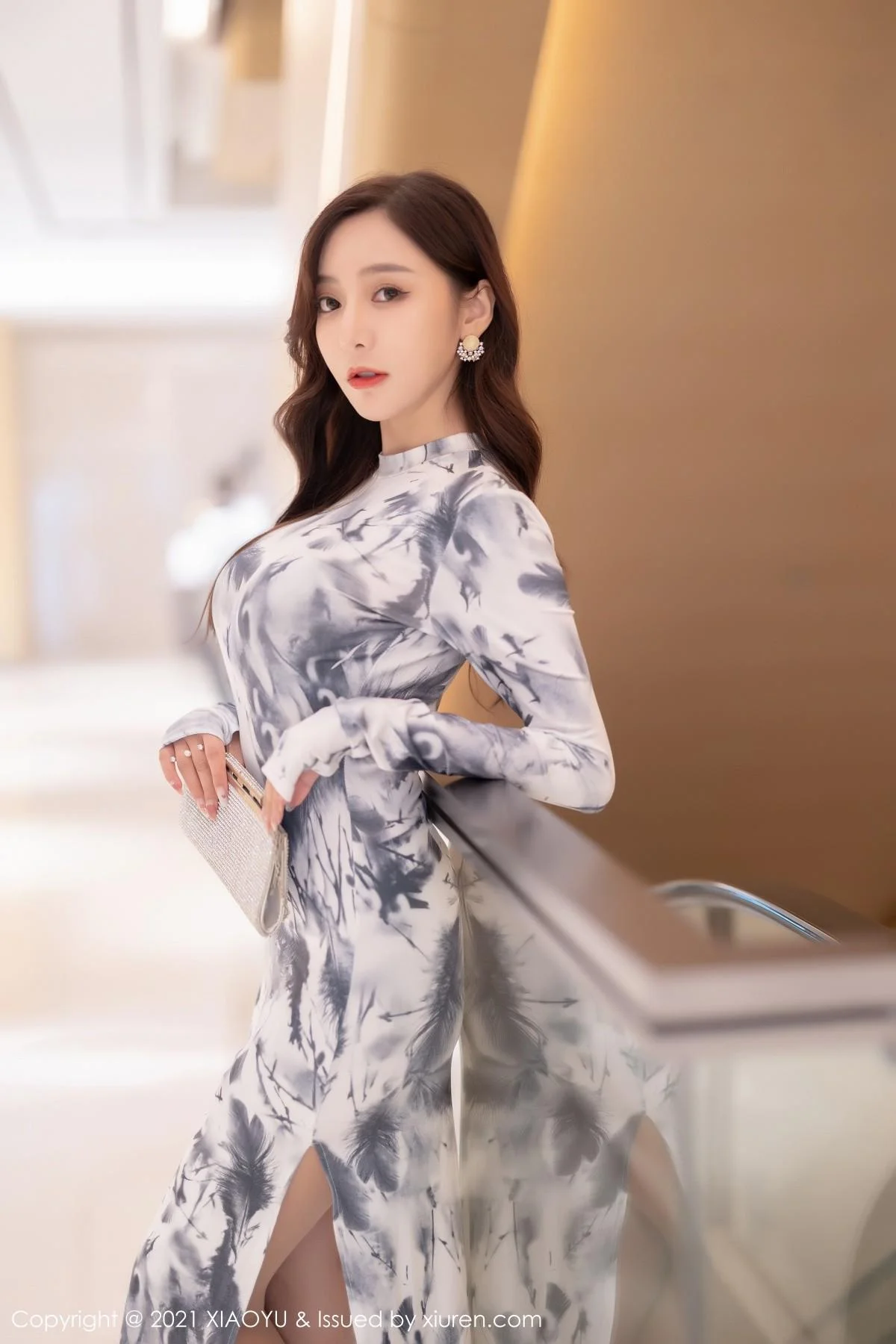 王馨瑶yanni优雅长裙半撩露性感内衣肉丝裤袜极致魅惑写真 第 21 张