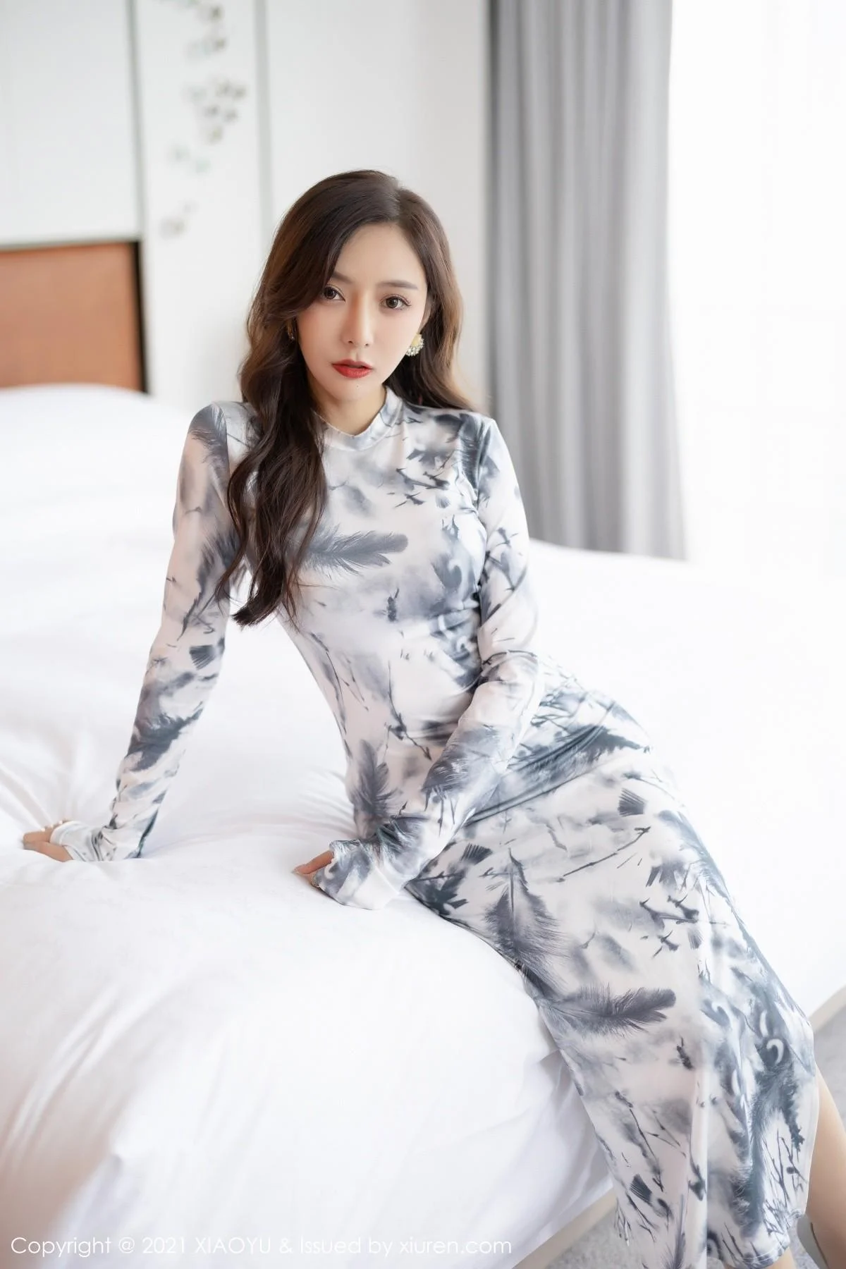 王馨瑶yanni优雅长裙半撩露性感内衣肉丝裤袜极致魅惑写真 第 25 张