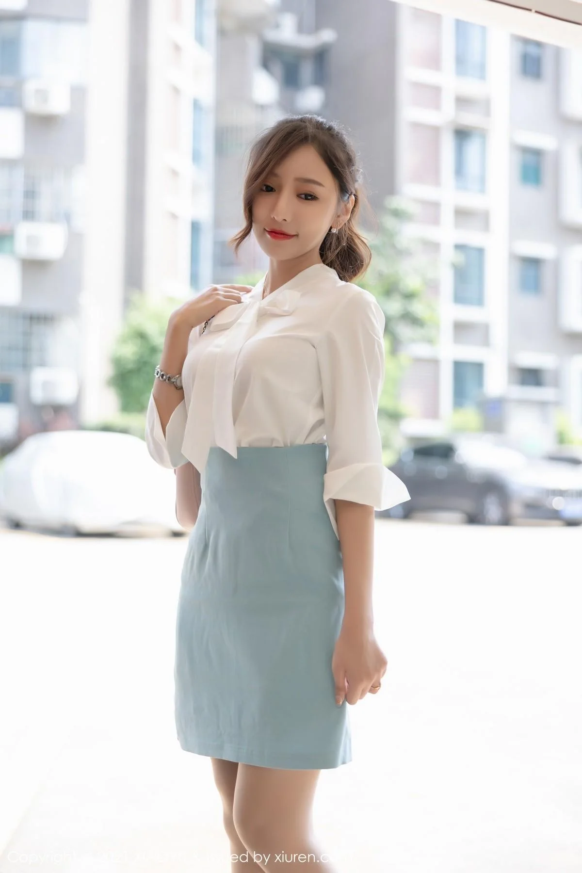 王馨瑶yanni淡雅OL着装私房超薄肉丝裤袜撩人绝美写真 第 13 张