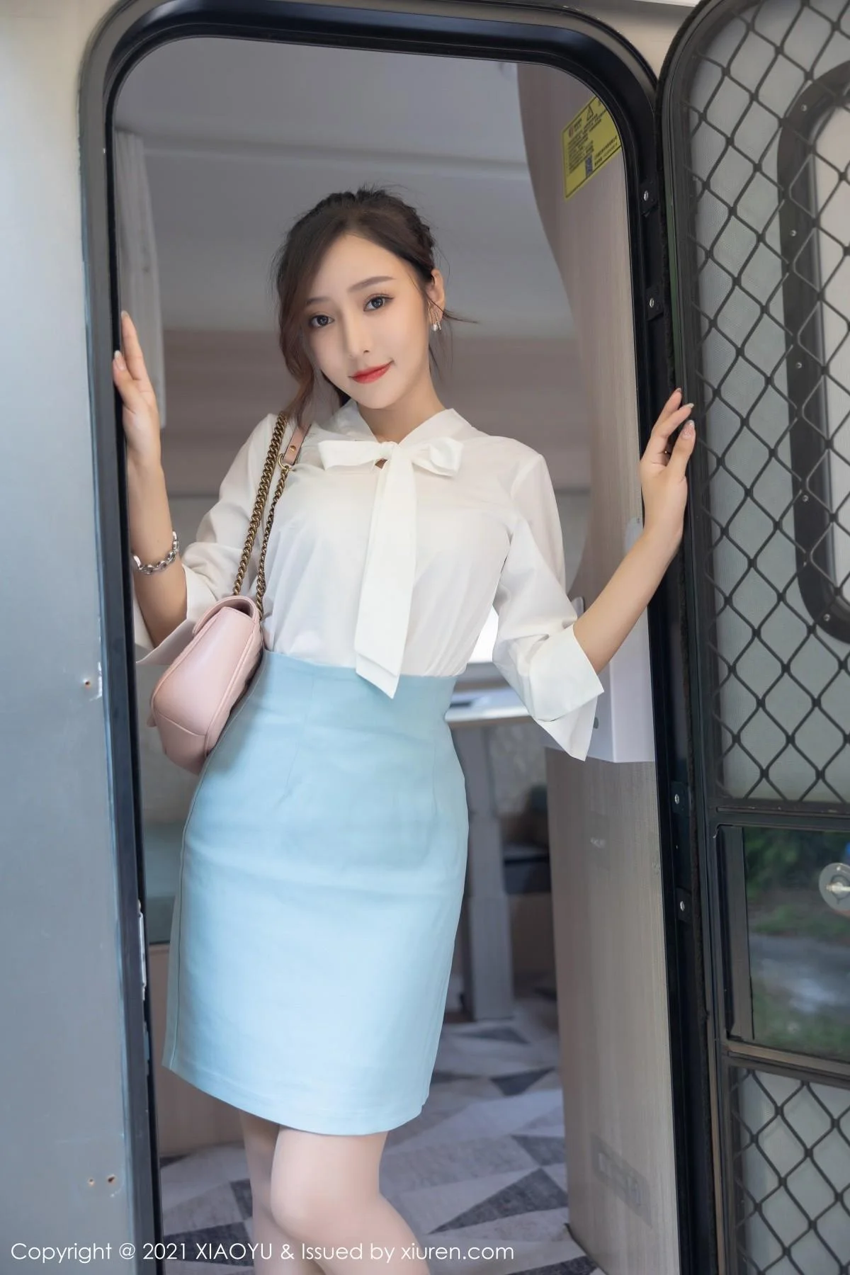 王馨瑶yanni淡雅OL着装私房超薄肉丝裤袜撩人绝美写真 第 27 张