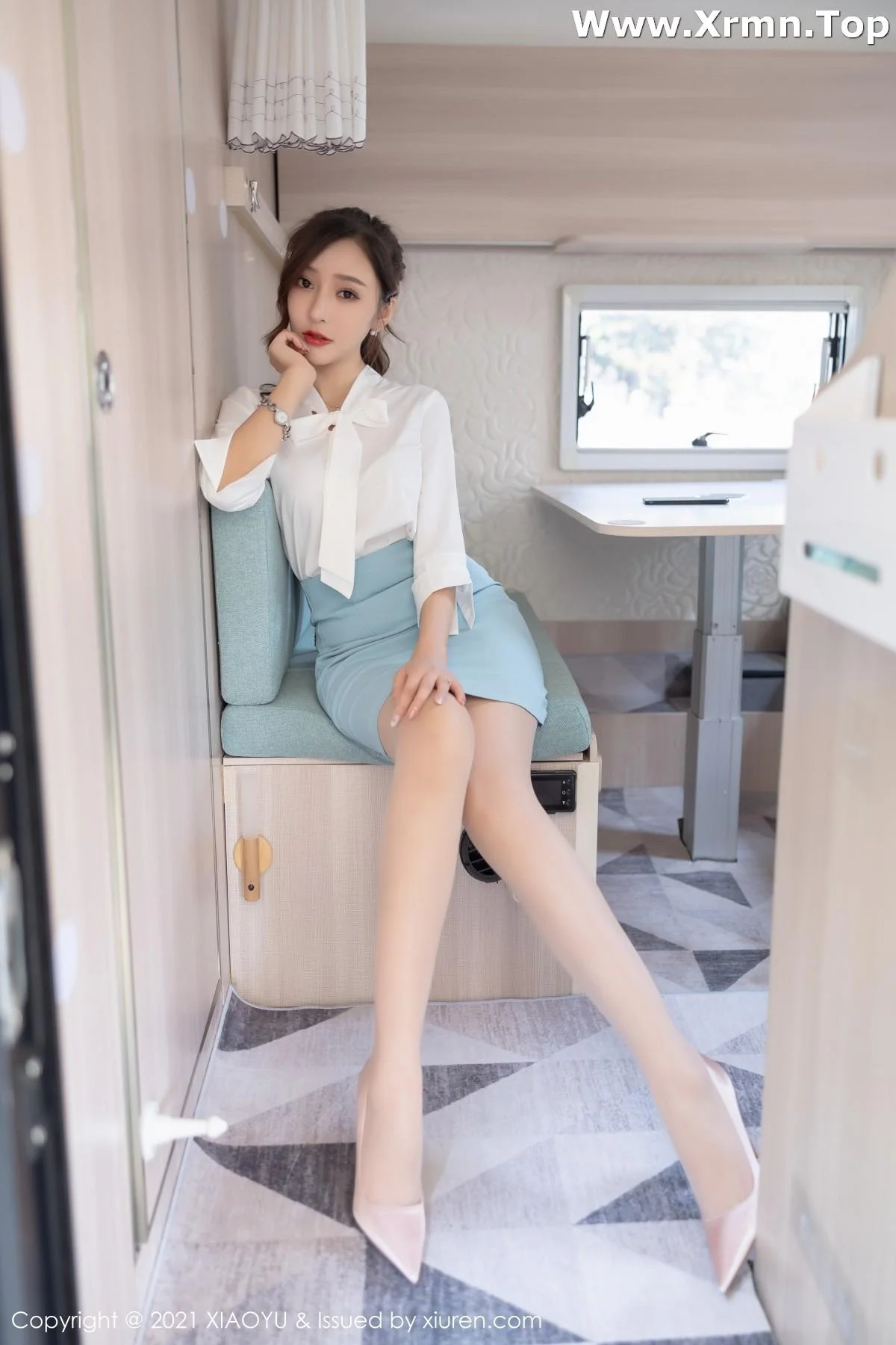 王馨瑶yanni淡雅OL着装私房超薄肉丝裤袜撩人绝美写真 第 34 张