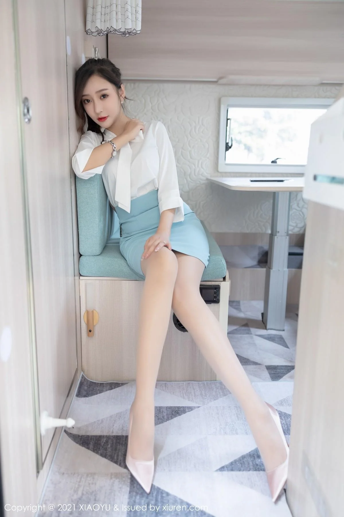 王馨瑶yanni淡雅OL着装私房超薄肉丝裤袜撩人绝美写真 第 36 张