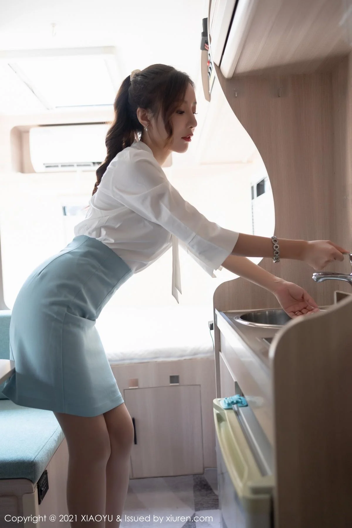 王馨瑶yanni淡雅OL着装私房超薄肉丝裤袜撩人绝美写真 第 46 张