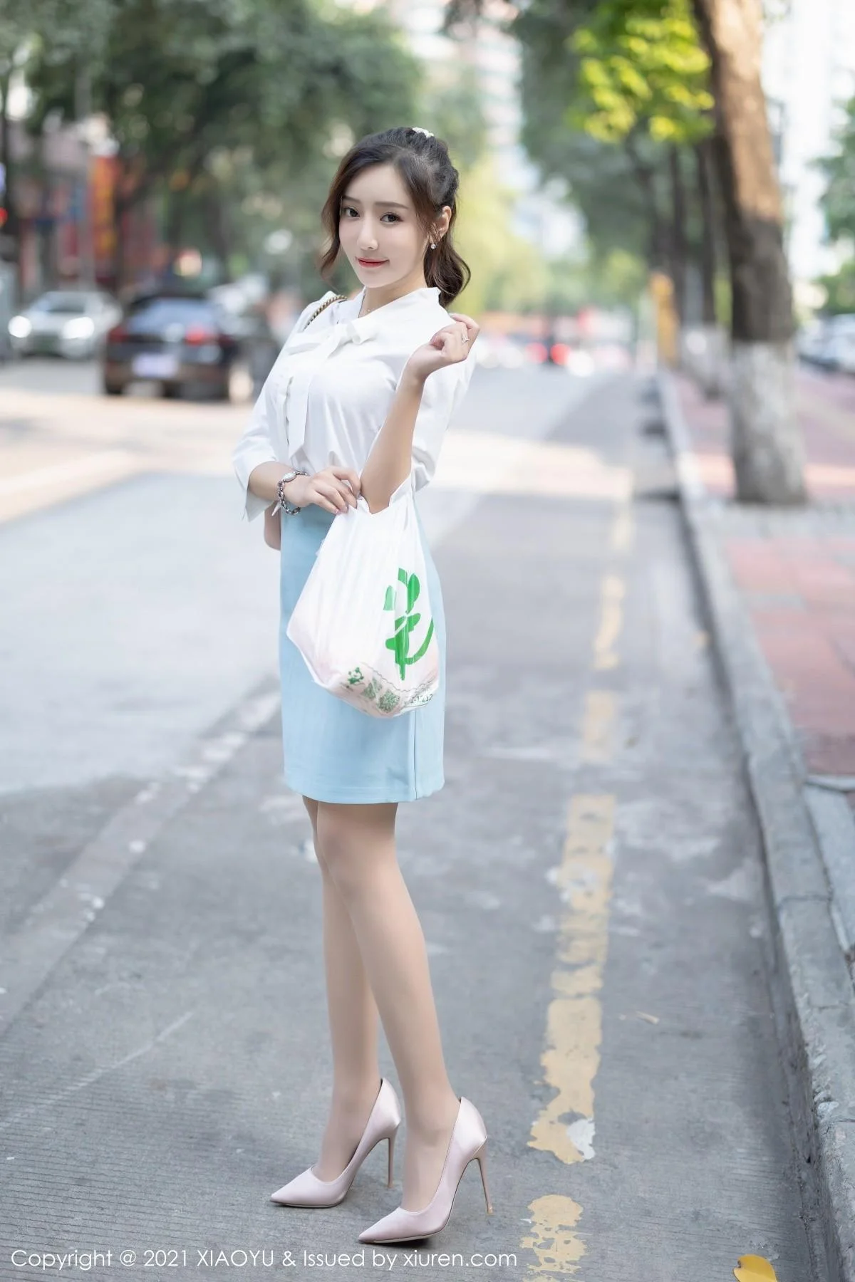 王馨瑶yanni淡雅OL着装私房超薄肉丝裤袜撩人绝美写真 第 7 张