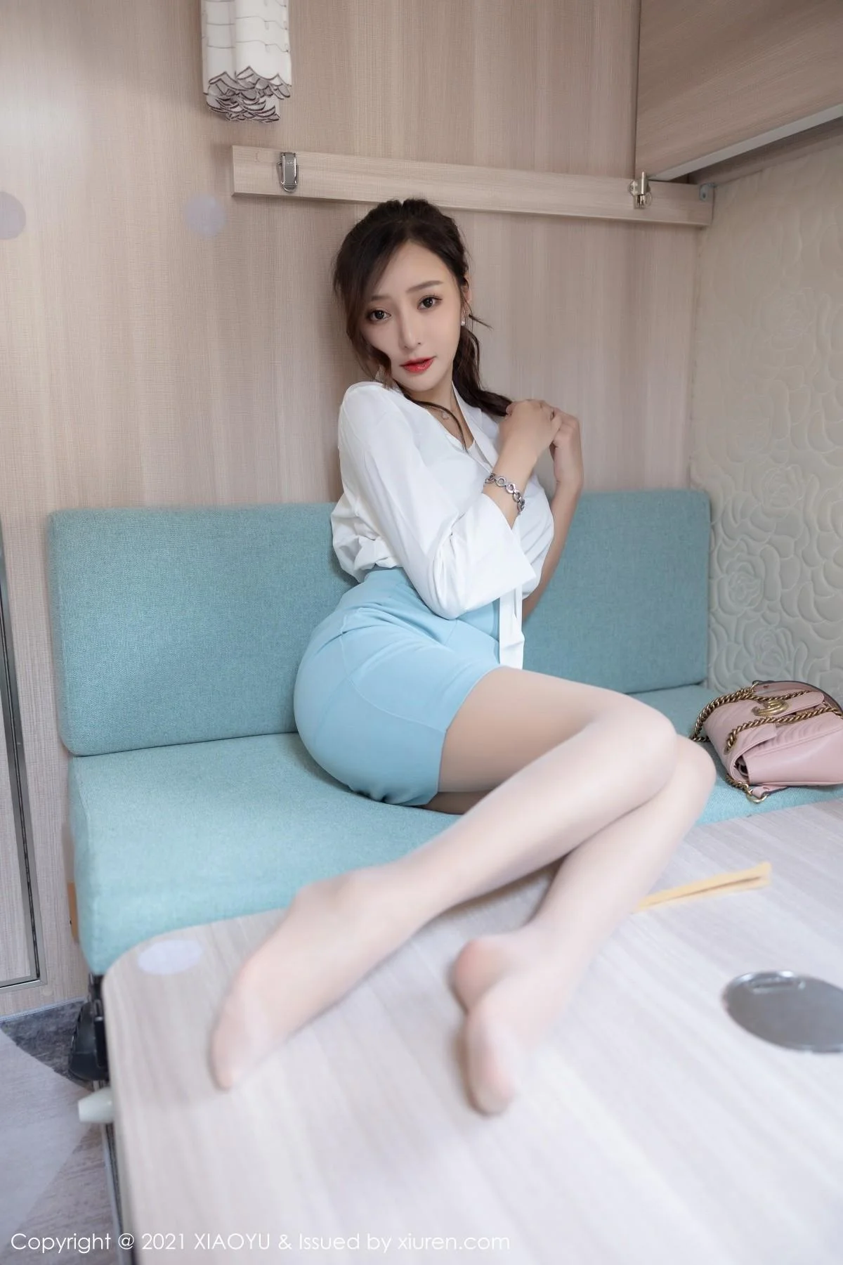 王馨瑶yanni淡雅OL着装私房超薄肉丝裤袜撩人绝美写真 第 76 张