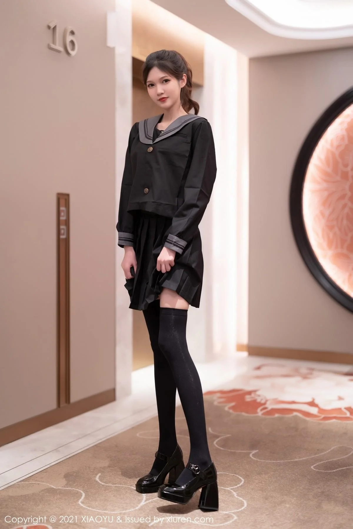 程程程-学院风制服半脱露性感内衣配黑丝袜迷人绝美写真 第 2 张