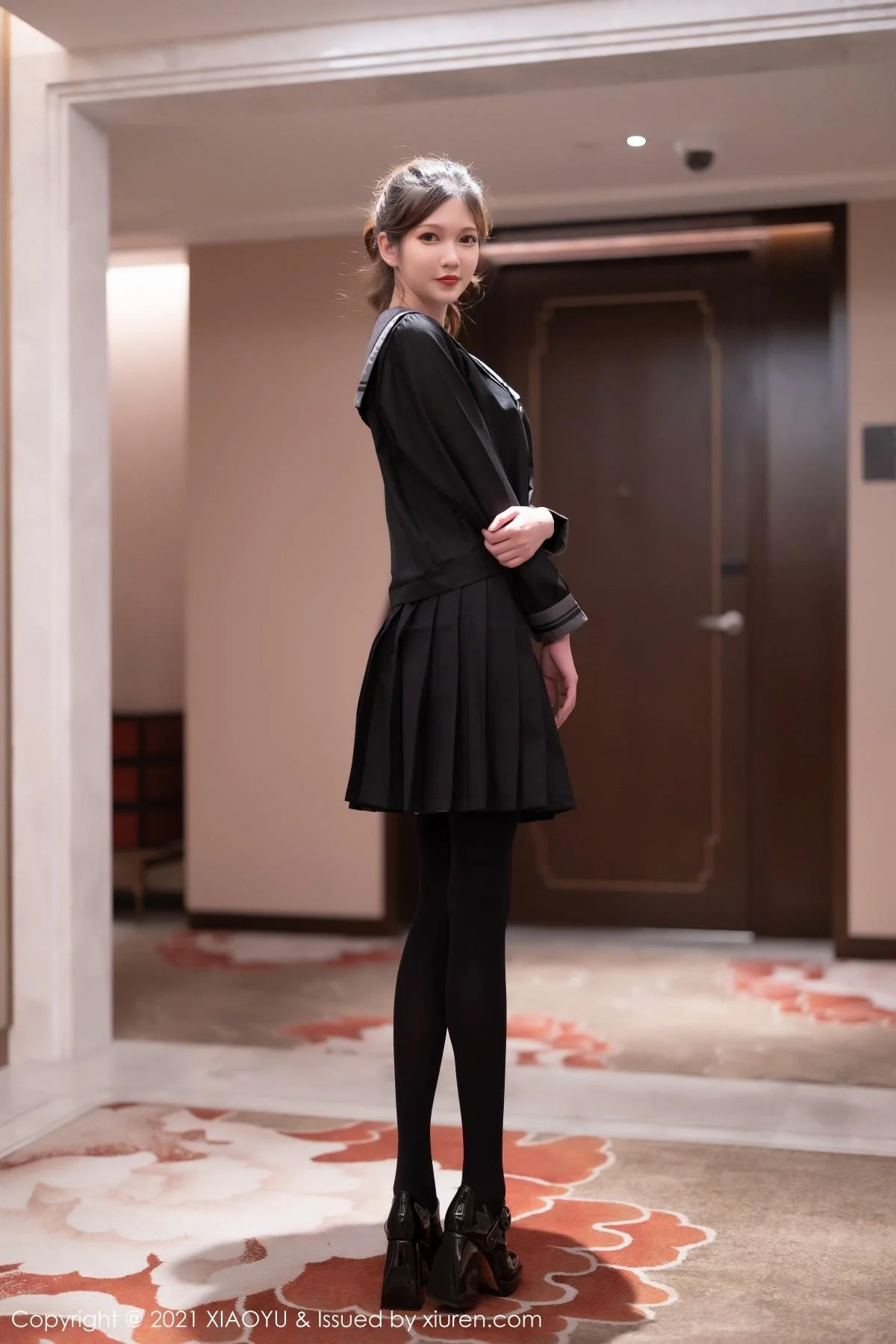 程程程-学院风制服半脱露性感内衣配黑丝袜迷人绝美写真 第 3 张