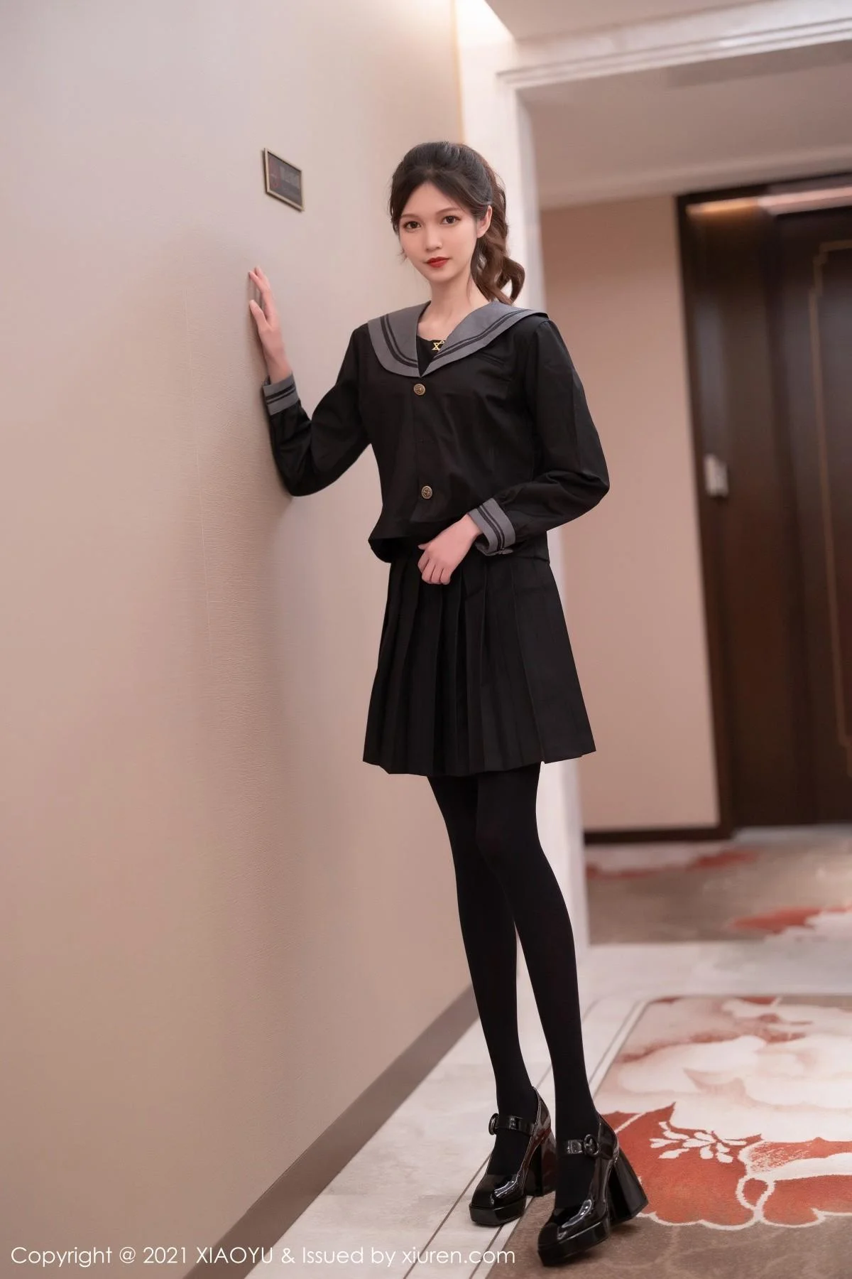 程程程-学院风制服半脱露性感内衣配黑丝袜迷人绝美写真 第 5 张