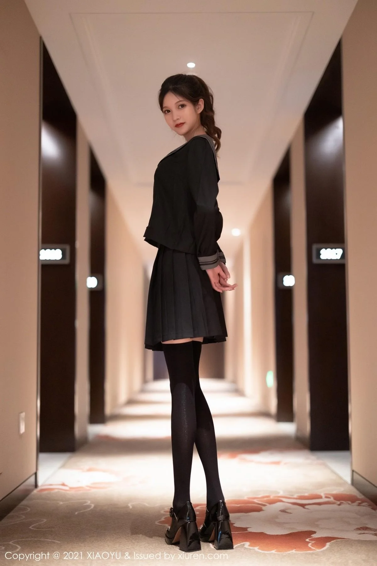 程程程-学院风制服半脱露性感内衣配黑丝袜迷人绝美写真 第 7 张