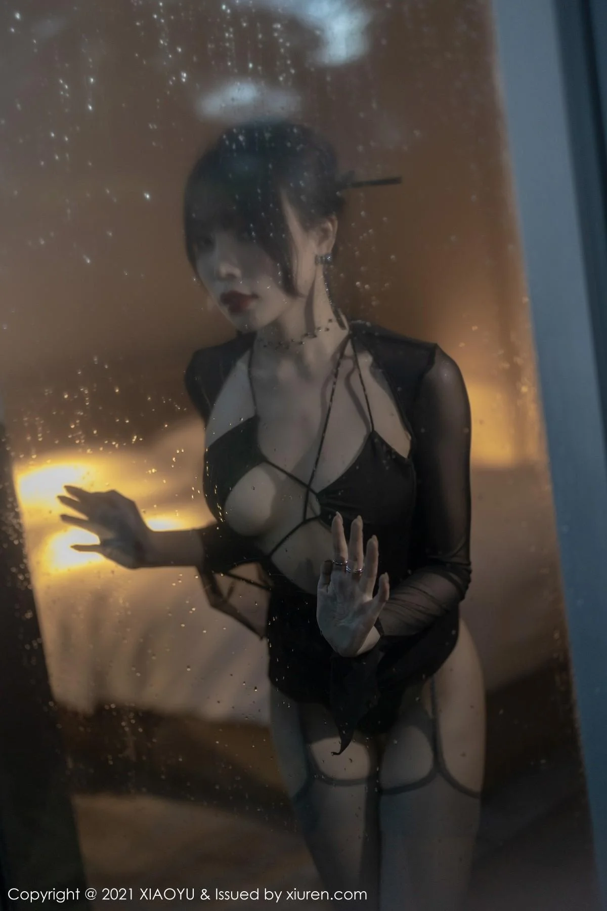 芝芝Booty森系朦胧私房主题黑色服饰配黑丝吊袜绝美写真 第 110 张