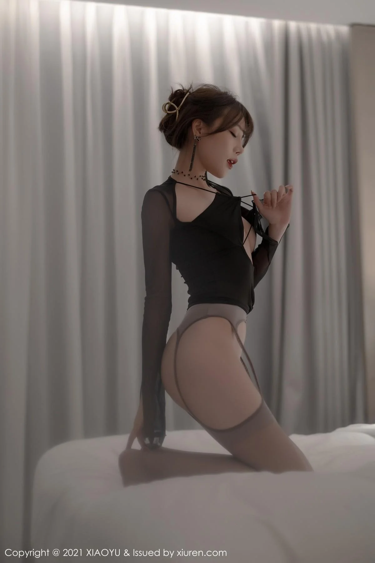 芝芝Booty森系朦胧私房主题黑色服饰配黑丝吊袜绝美写真 第 160 张