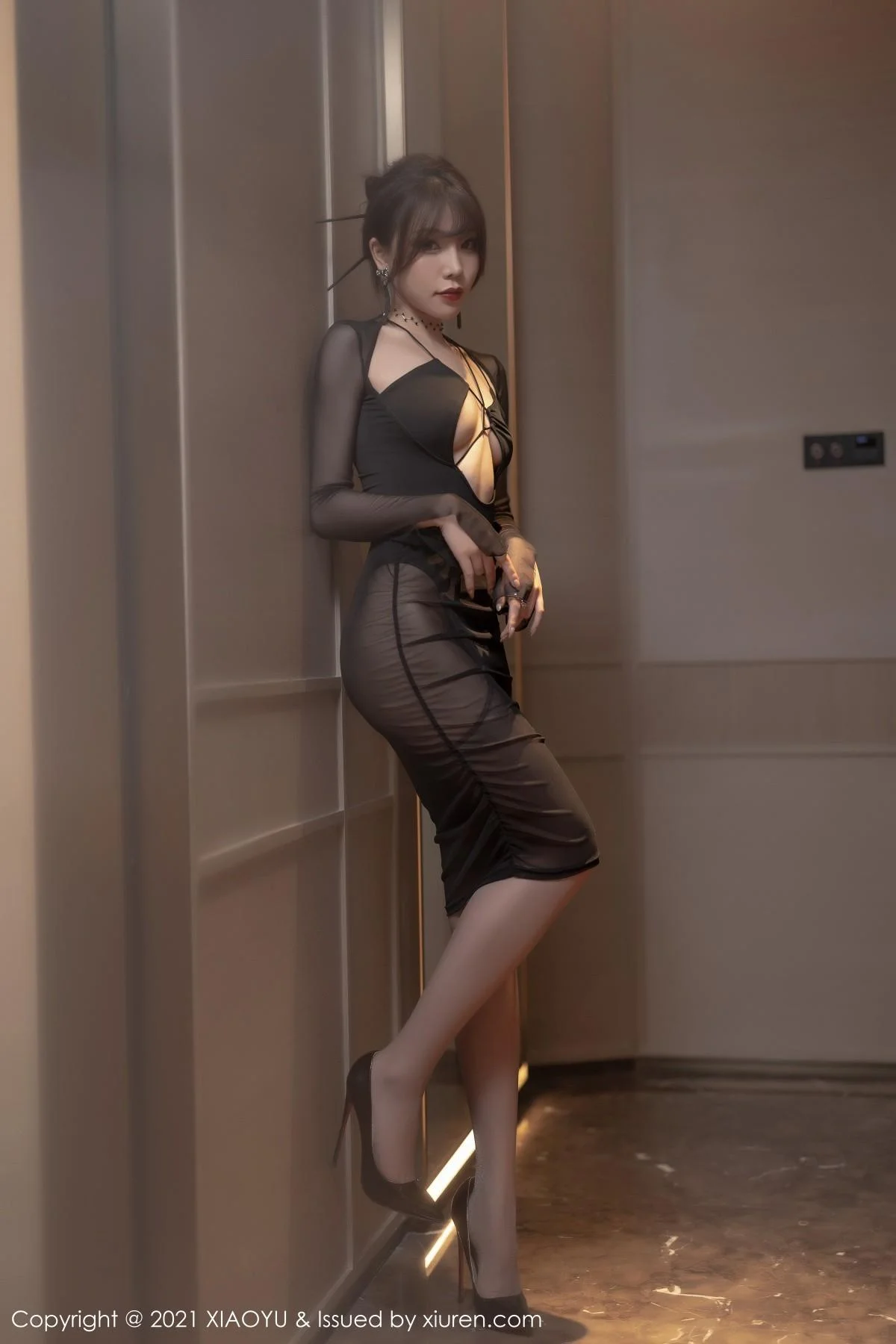 芝芝Booty森系朦胧私房主题黑色服饰配黑丝吊袜绝美写真 第 32 张