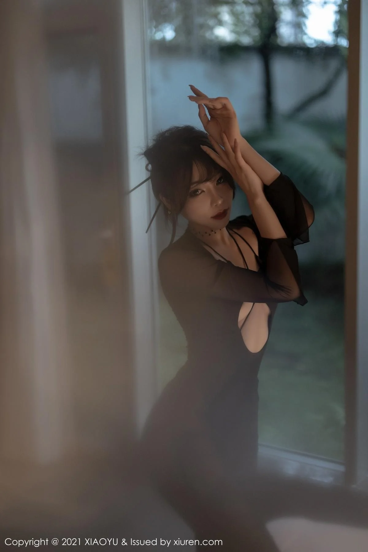 芝芝Booty森系朦胧私房主题黑色服饰配黑丝吊袜绝美写真 第 42 张