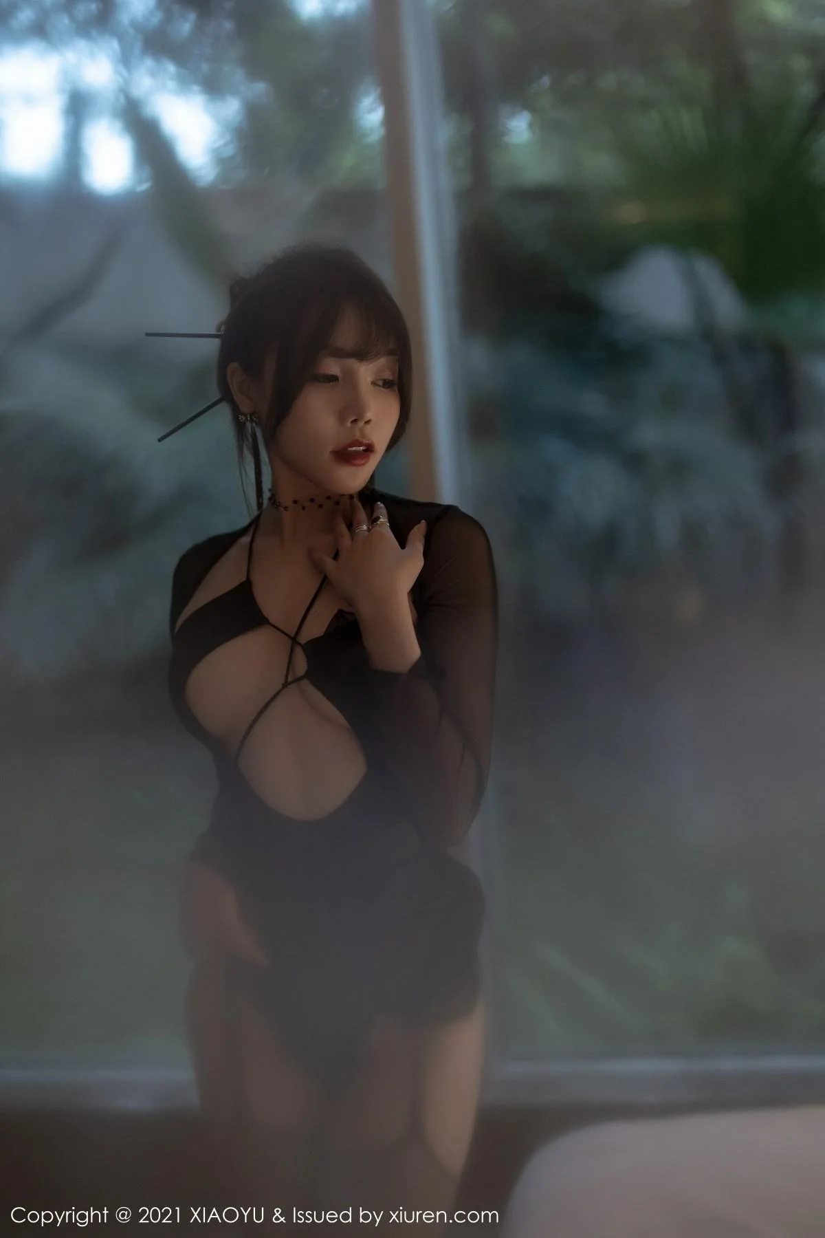 芝芝Booty森系朦胧私房主题黑色服饰配黑丝吊袜绝美写真 第 58 张