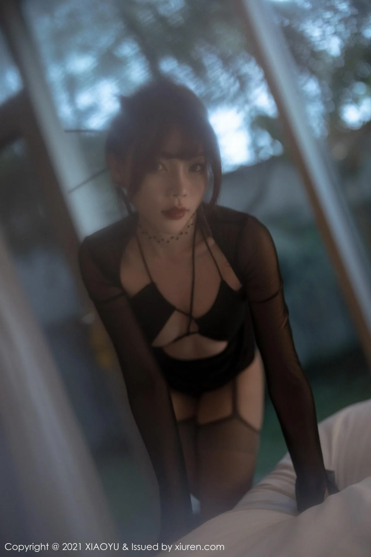 芝芝Booty森系朦胧私房主题黑色服饰配黑丝吊袜绝美写真 第 62 张