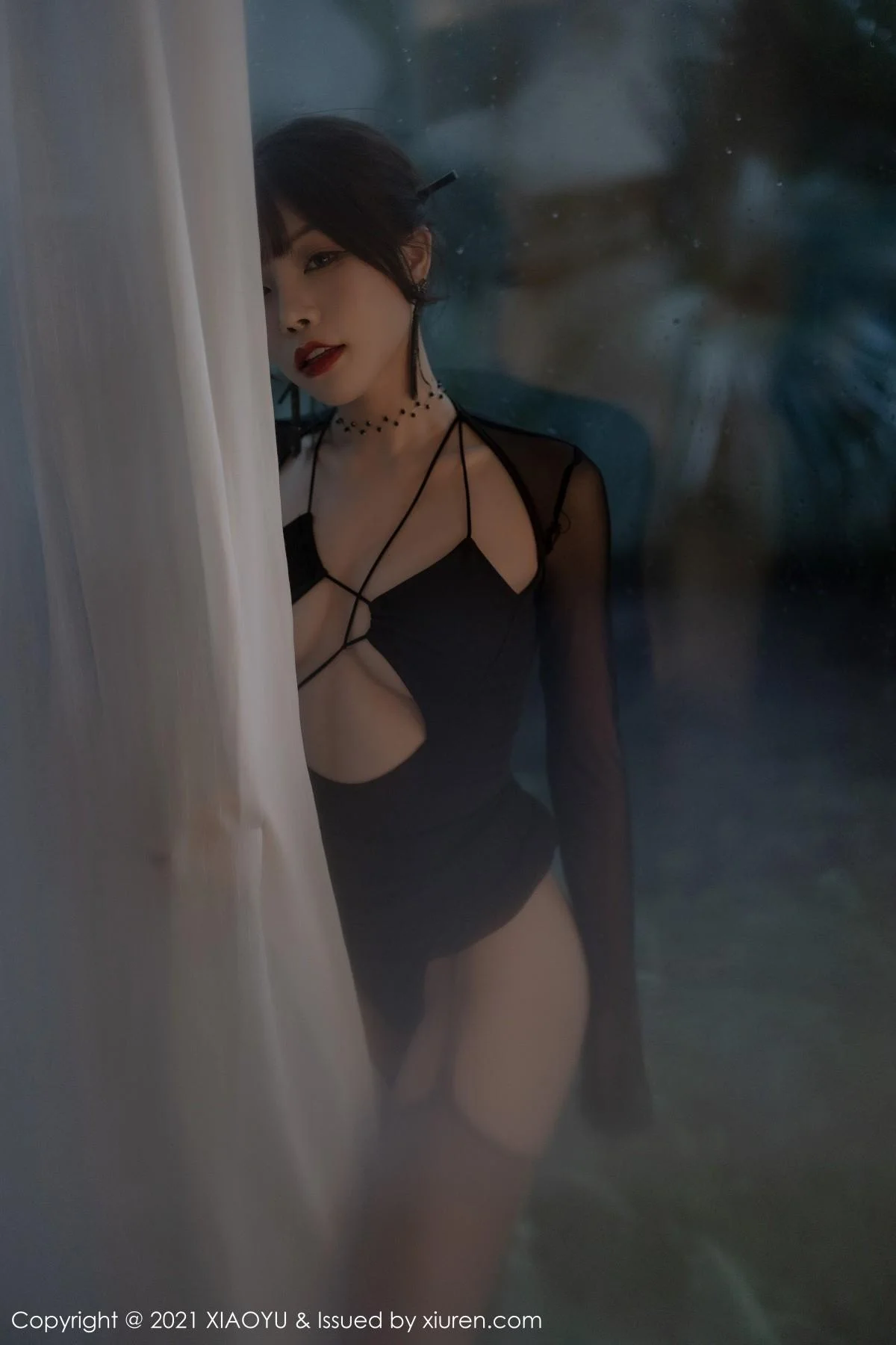 芝芝Booty森系朦胧私房主题黑色服饰配黑丝吊袜绝美写真 第 96 张