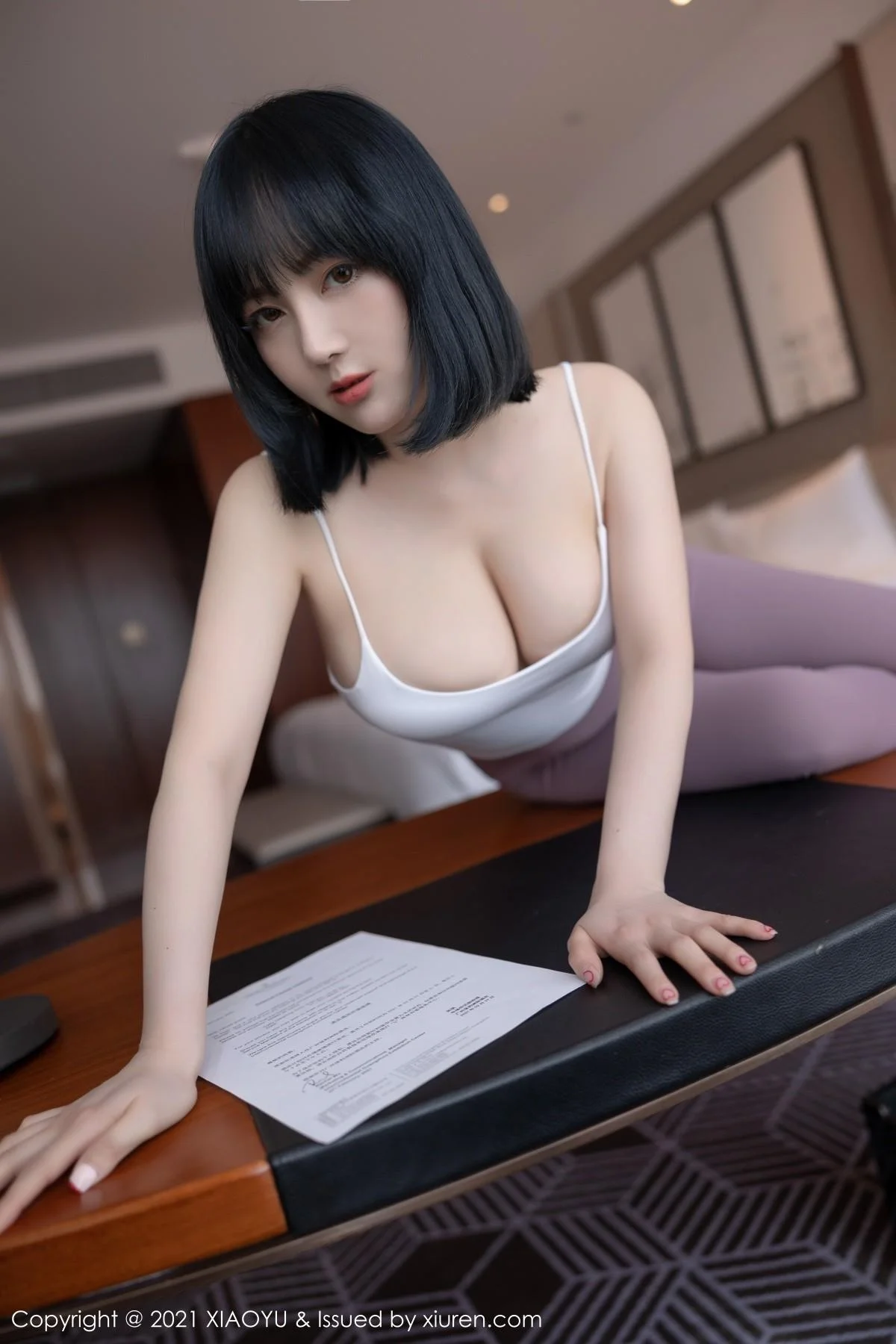豆瓣酱私房半脱露无内肉丝裤袜秀翘臀撩人绝美写真 第 25 张