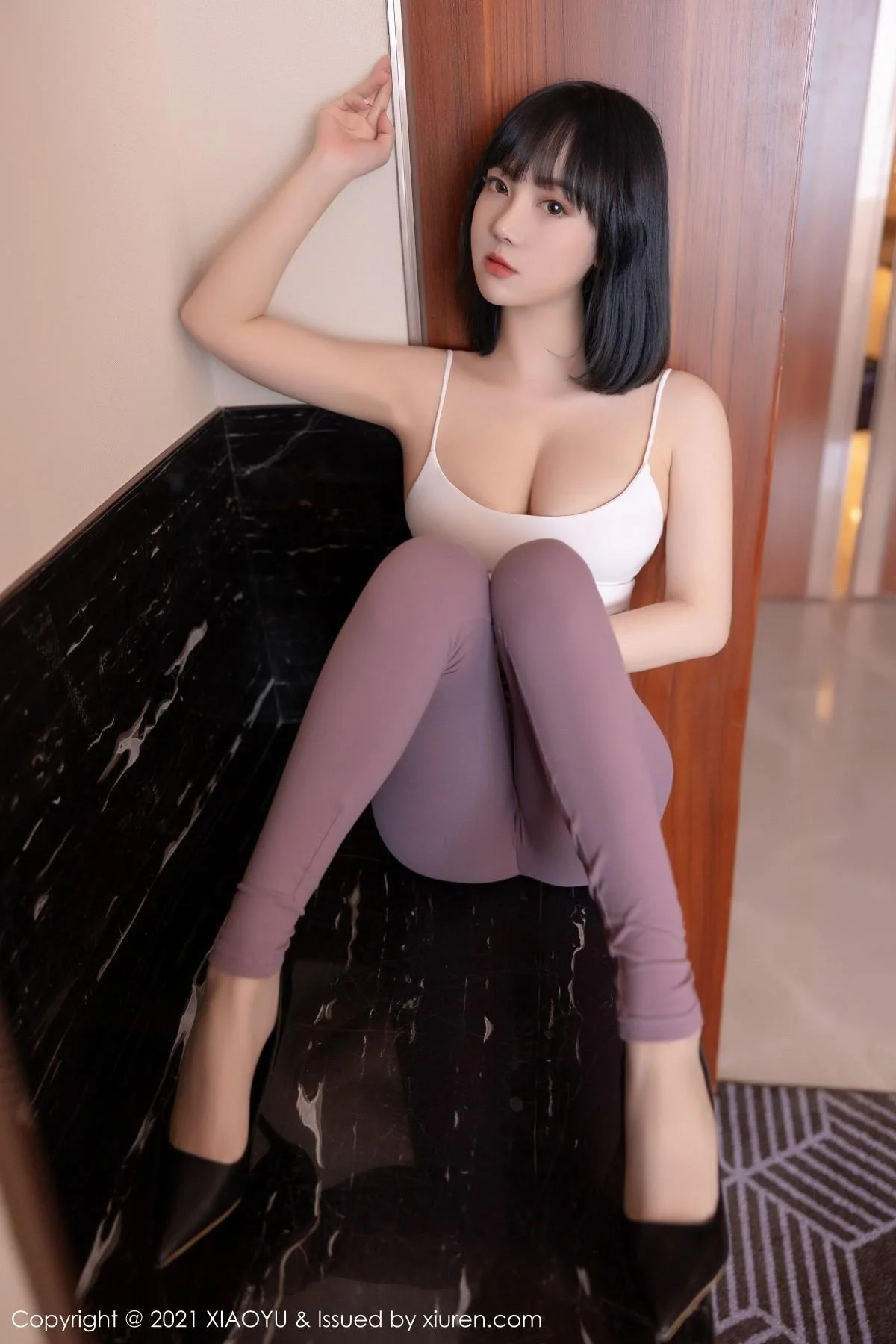 豆瓣酱私房半脱露无内肉丝裤袜秀翘臀撩人绝美写真 第 3 张