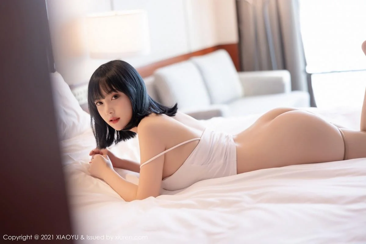 豆瓣酱私房半脱露无内肉丝裤袜秀翘臀撩人绝美写真 第 79 张