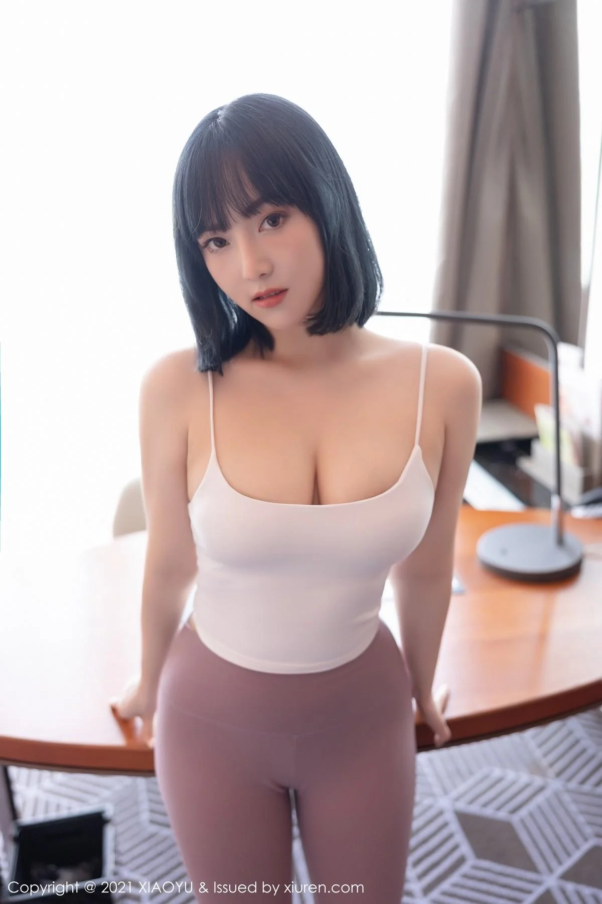豆瓣酱私房半脱露无内肉丝裤袜秀翘臀撩人绝美写真 第 8 张