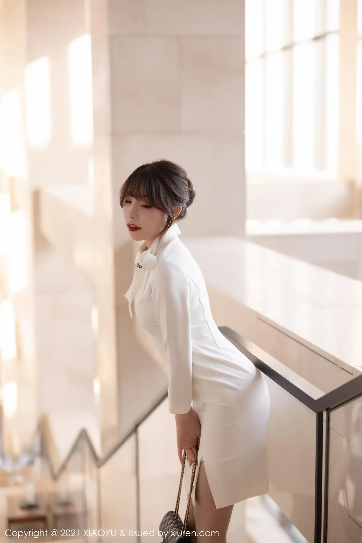 芝芝Booty青岛旅拍典雅制服连身裙秀翘臀美腿绝美写真 第 23 张