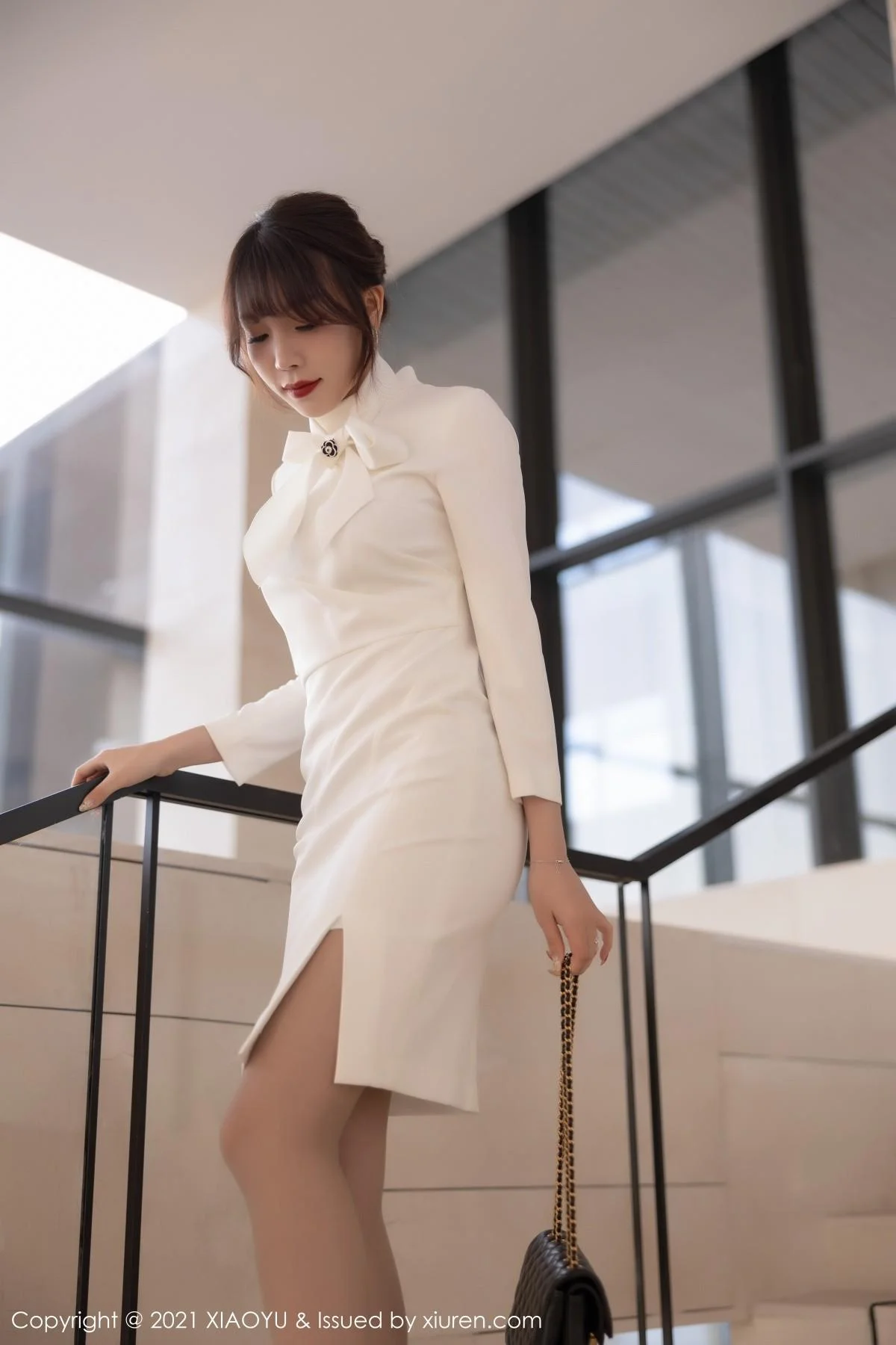 芝芝Booty青岛旅拍典雅制服连身裙秀翘臀美腿绝美写真 第 27 张