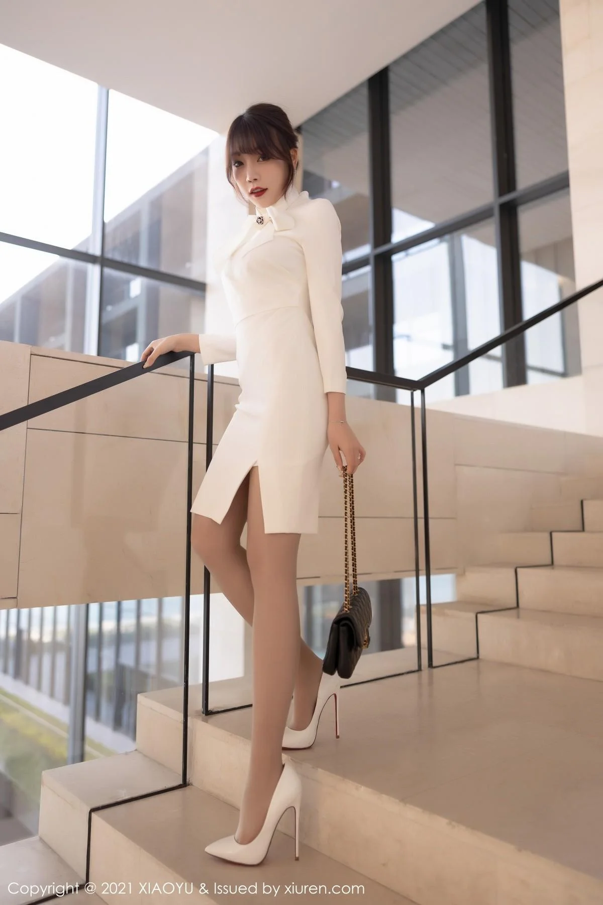 芝芝Booty青岛旅拍典雅制服连身裙秀翘臀美腿绝美写真 第 29 张