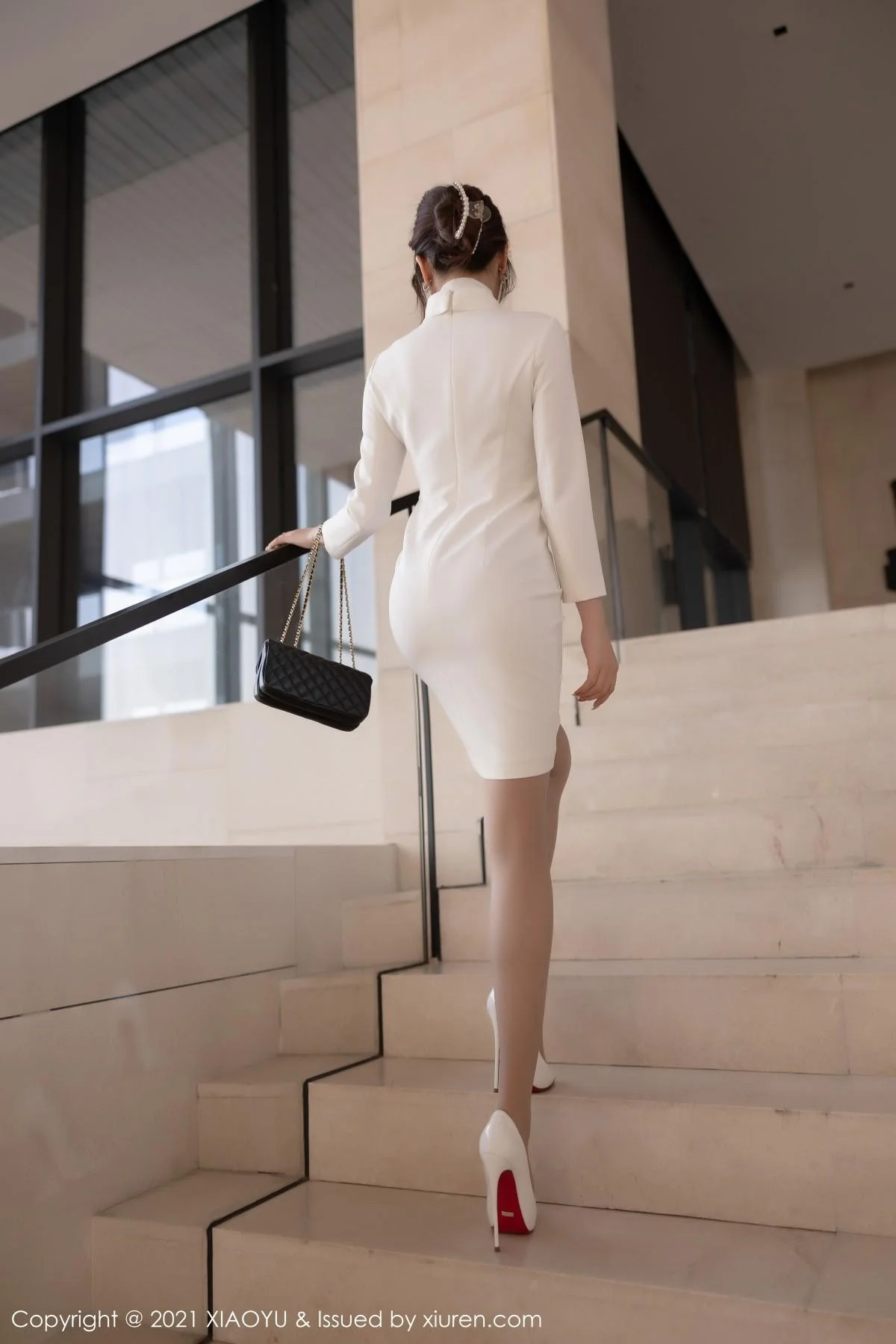 芝芝Booty青岛旅拍典雅制服连身裙秀翘臀美腿绝美写真 第 37 张