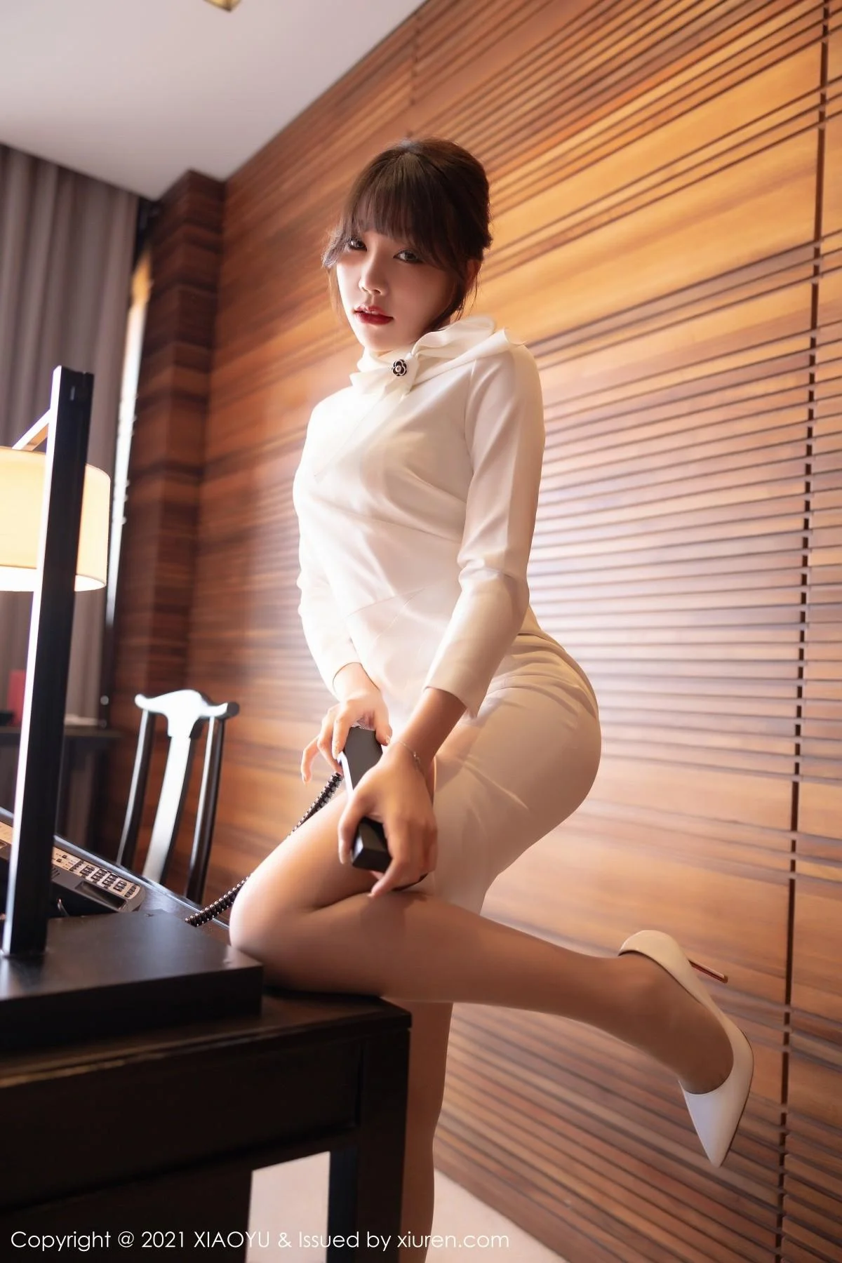 芝芝Booty青岛旅拍典雅制服连身裙秀翘臀美腿绝美写真 第 56 张