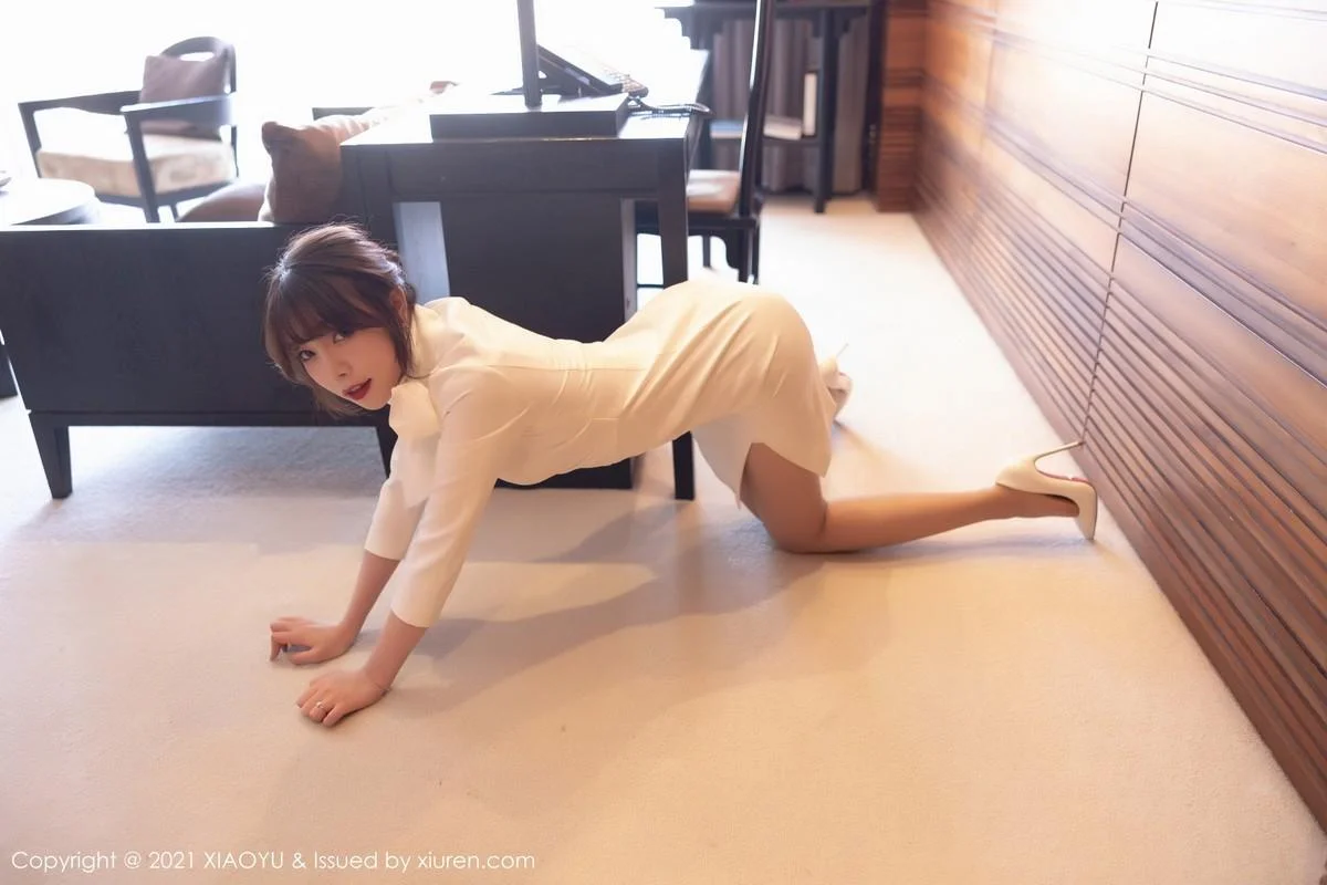 芝芝Booty青岛旅拍典雅制服连身裙秀翘臀美腿绝美写真 第 75 张