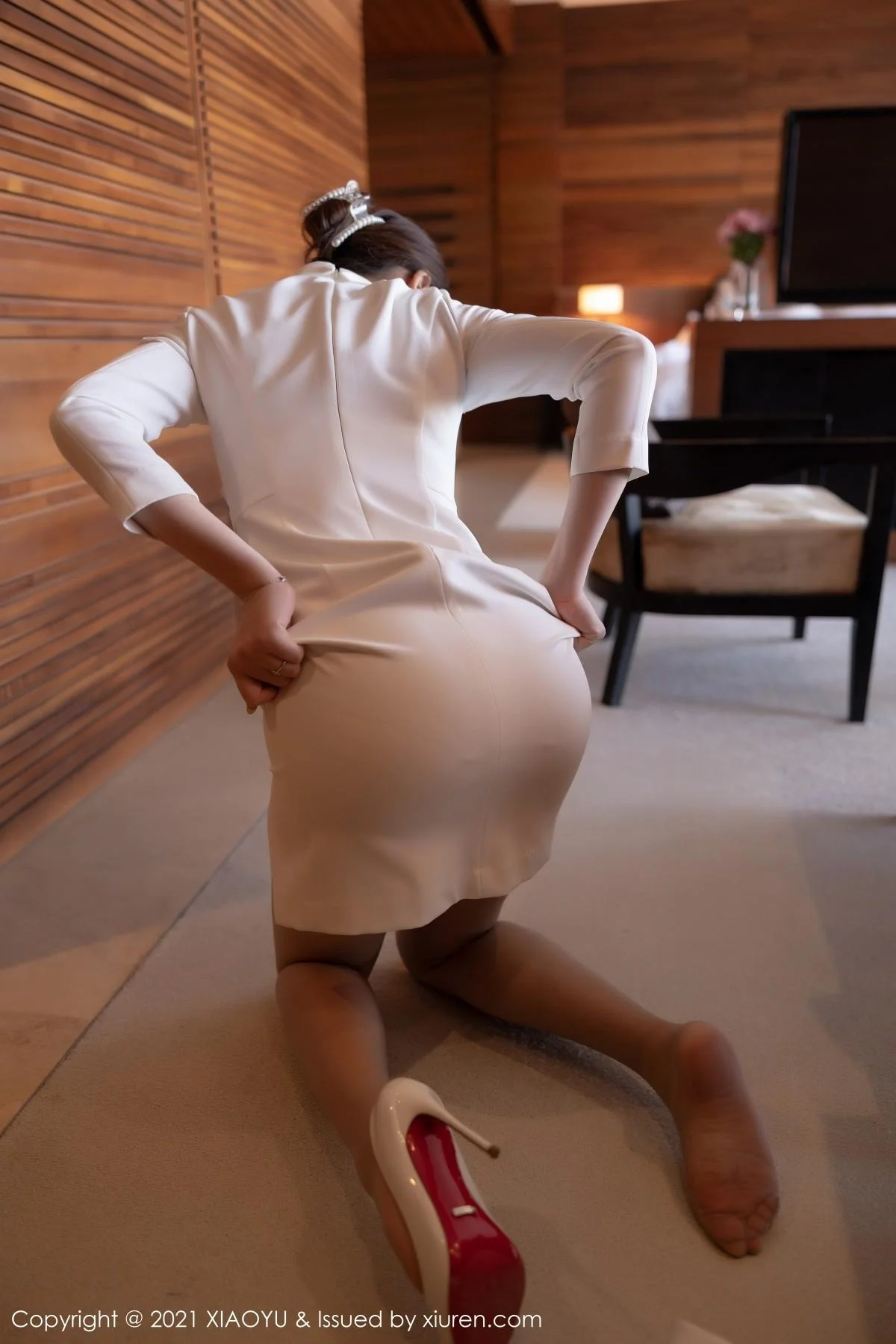 芝芝Booty青岛旅拍典雅制服连身裙秀翘臀美腿绝美写真 第 82 张