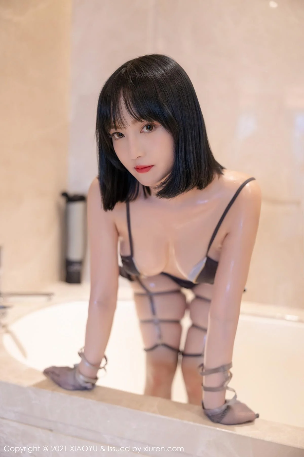豆瓣酱私房浴缸魅惑情趣内衣配黑丝吊袜湿身绝美写真 第 102 张