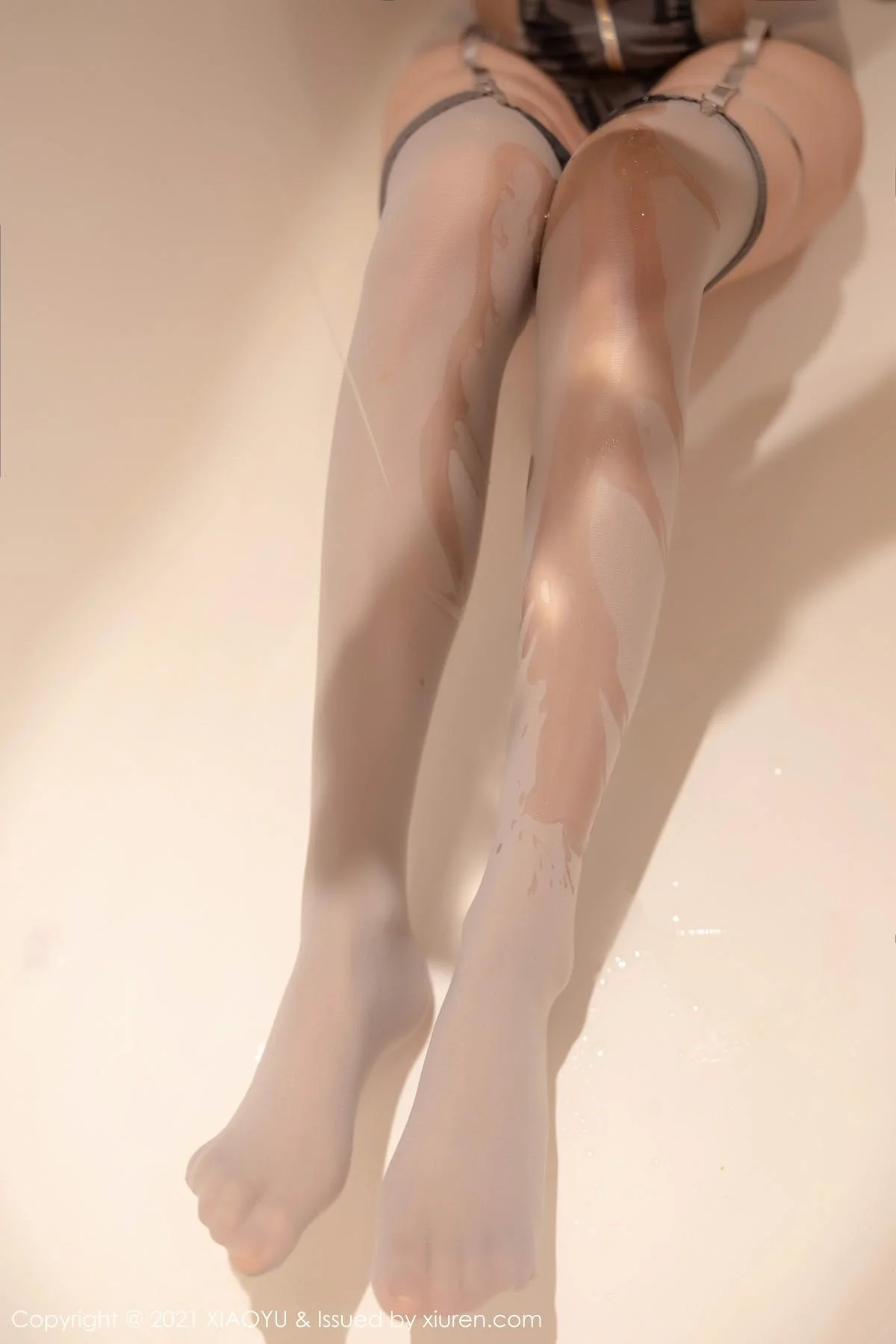 豆瓣酱私房浴缸魅惑情趣内衣配黑丝吊袜湿身绝美写真 第 48 张