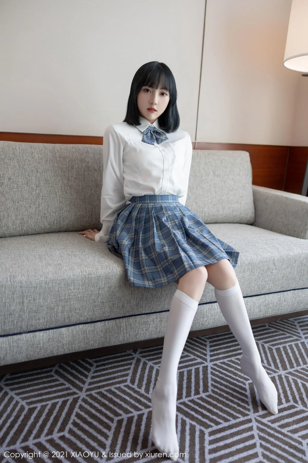 豆瓣酱JK制服半脱露粉色内裤秀浑圆翘臀绝美写真 第 1 张
