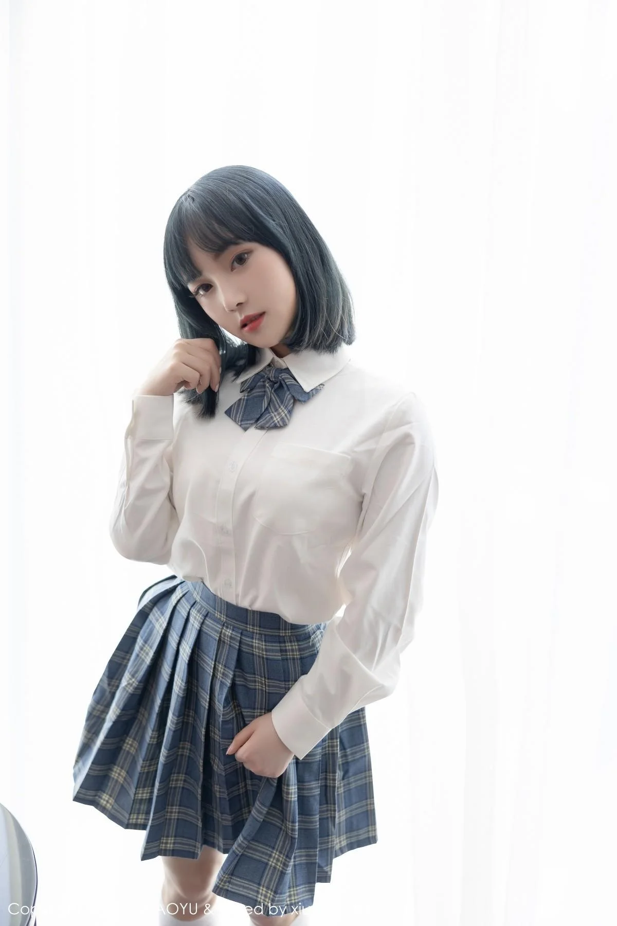 豆瓣酱JK制服半脱露粉色内裤秀浑圆翘臀绝美写真 第 16 张