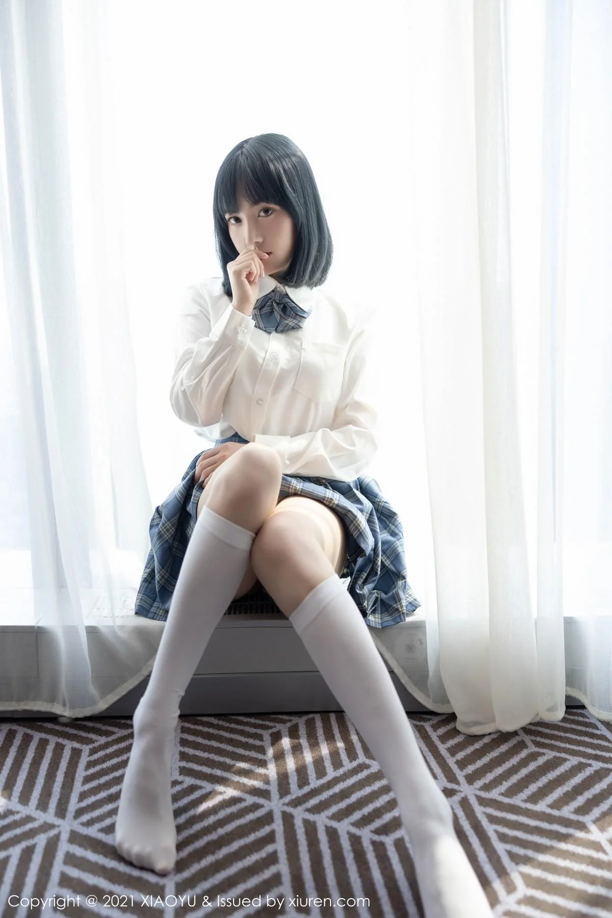 豆瓣酱JK制服半脱露粉色内裤秀浑圆翘臀绝美写真 第 21 张