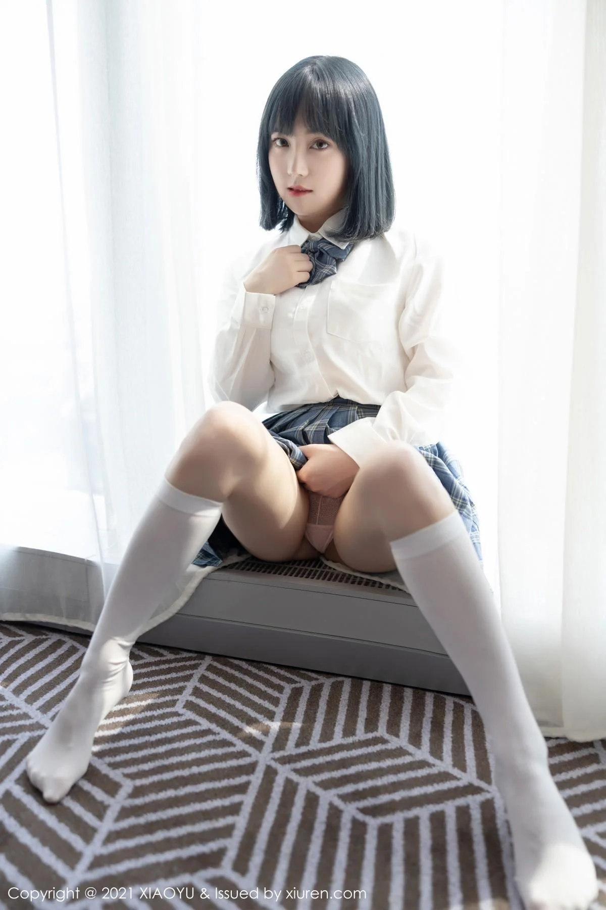 豆瓣酱JK制服半脱露粉色内裤秀浑圆翘臀绝美写真 第 25 张