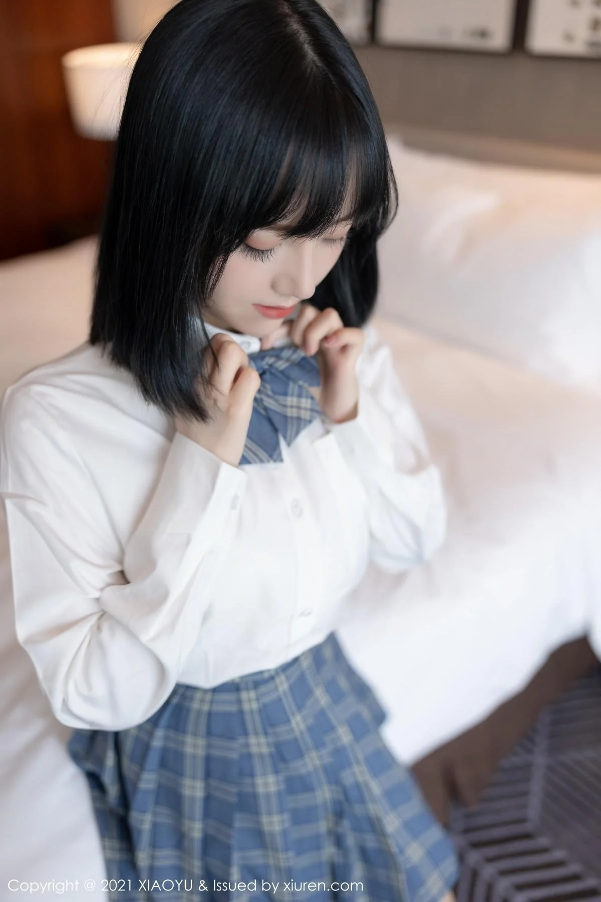 豆瓣酱JK制服半脱露粉色内裤秀浑圆翘臀绝美写真 第 28 张